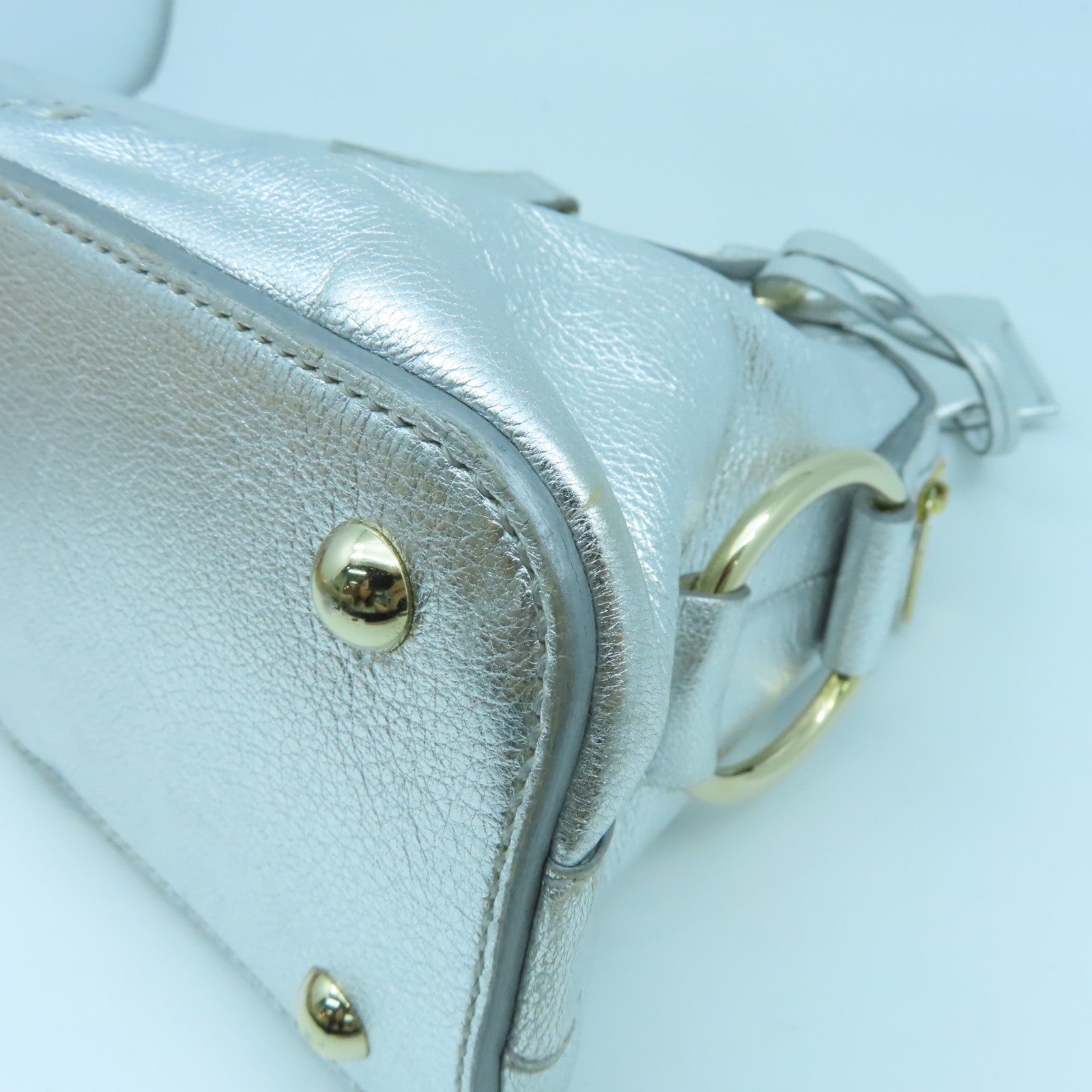 YVES SAINT LAURENT 牛皮皮革Shoulder Bag金扣肩背袋銀色