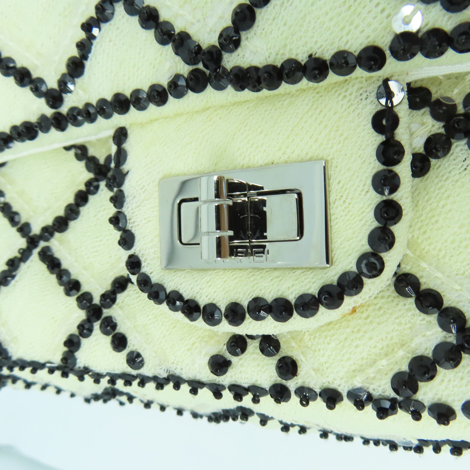 CHANEL 菱格帆布Chain Shoulder銀扣鏈帶肩背袋白色
