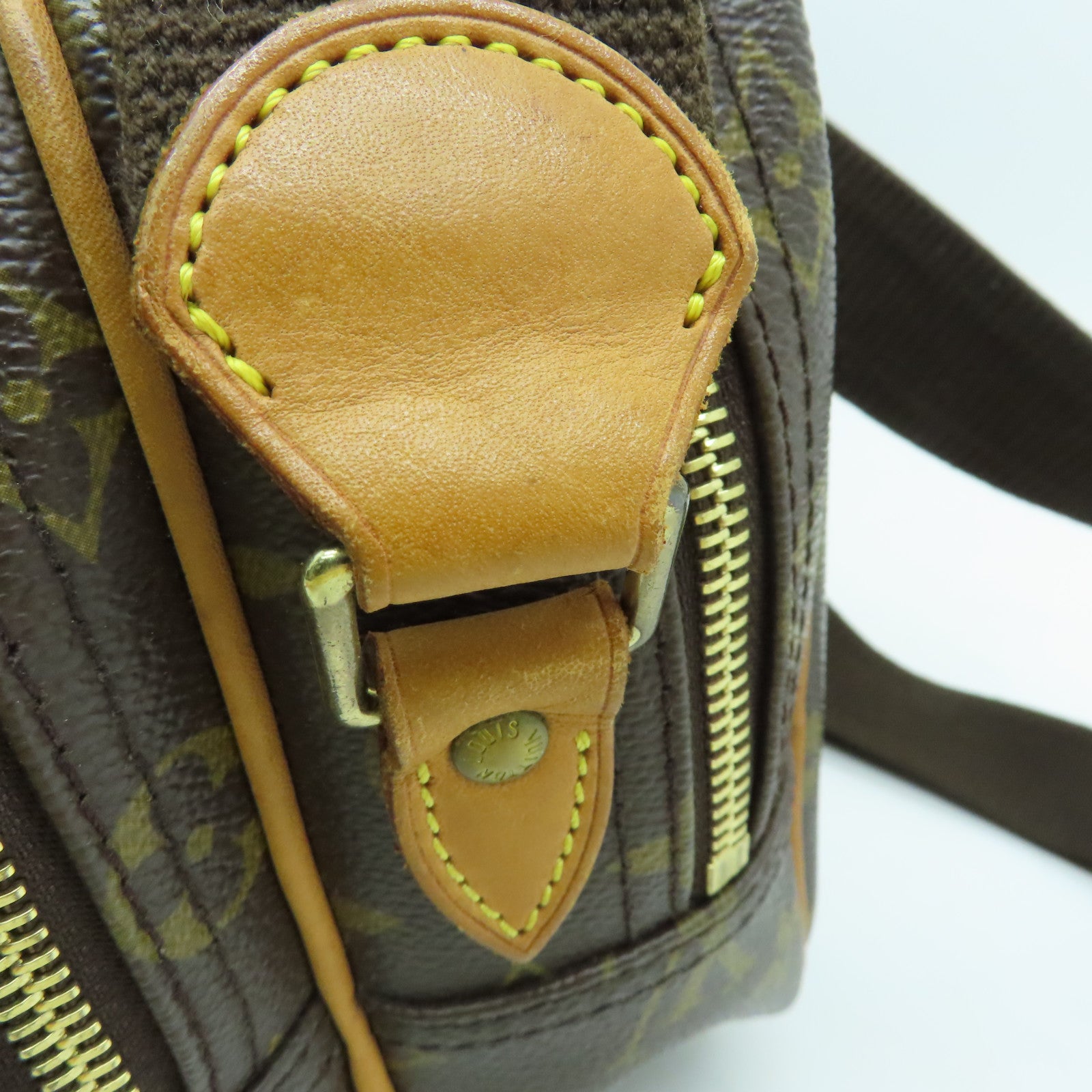 LOUIS VUITTON Monogram Reporter PM Gold Buckle Shoulder Bag Brown