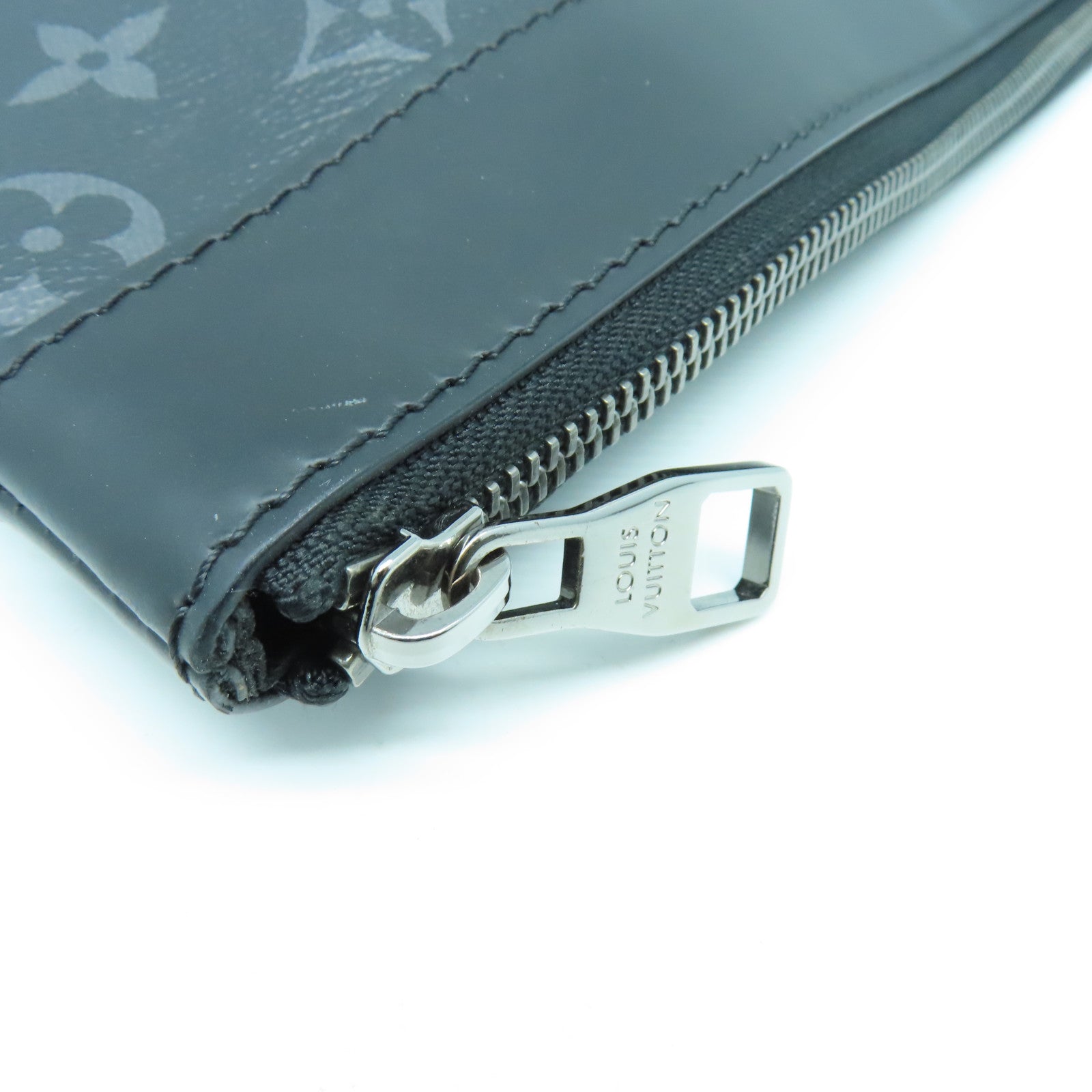 LOUIS VUITTON Monogram Eclipse Discovery Pochette銀扣手拿包黑色