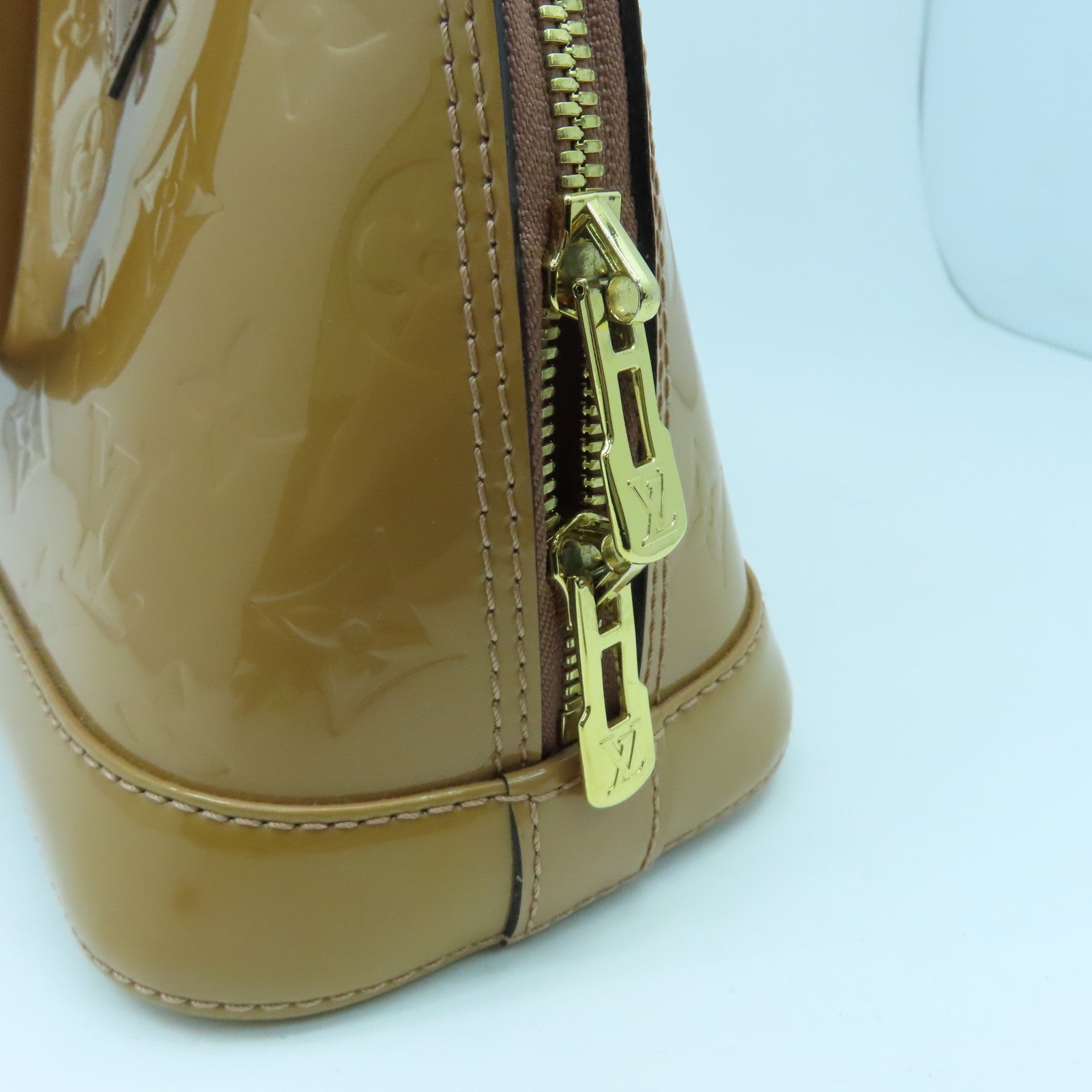 LOUIS VUITTON Monogram Vernis Alma BB金扣手挽袋棕色