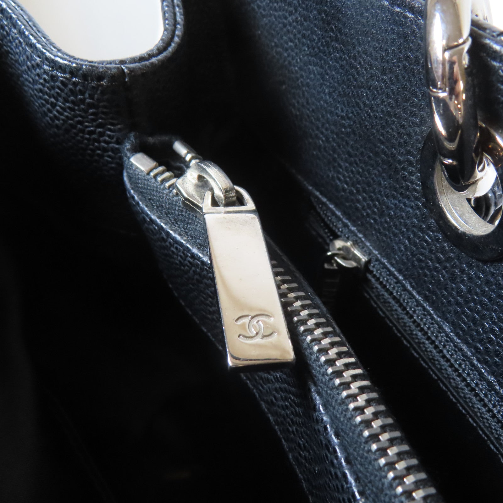 CHANEL 菱格Caviar皮革GST銀扣肩背袋黑色