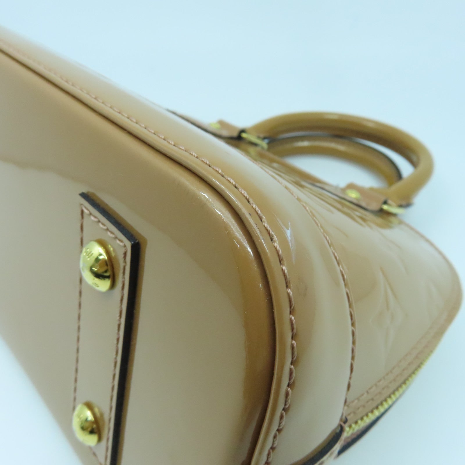 LOUIS VUITTON Monogram Vernis Alma BB金扣手挽袋棕色