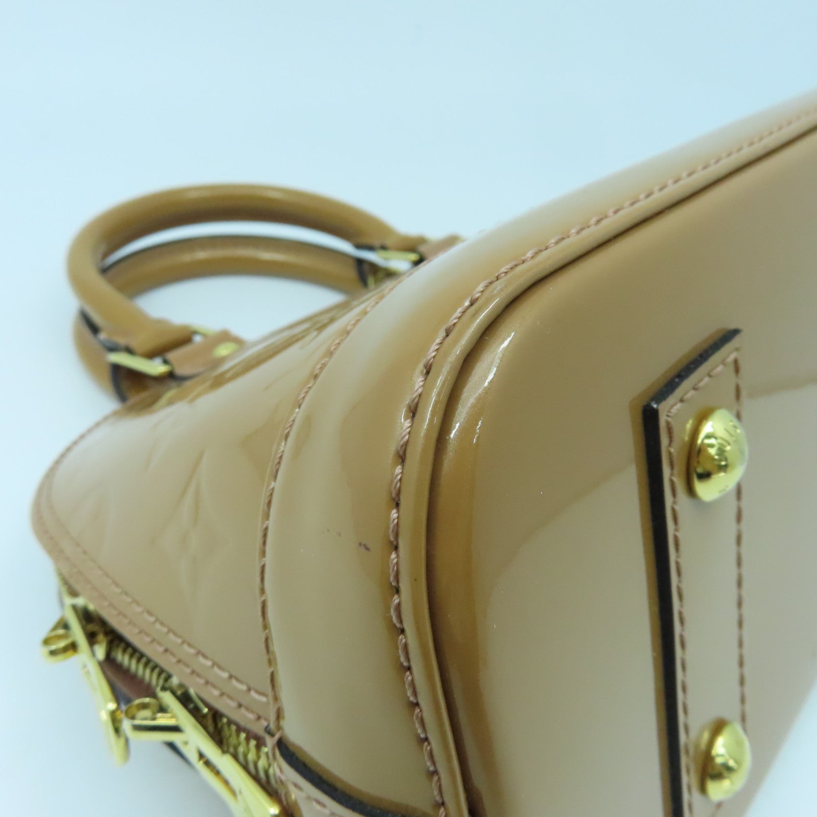 LOUIS VUITTON Monogram Vernis Alma BB金扣手挽袋棕色