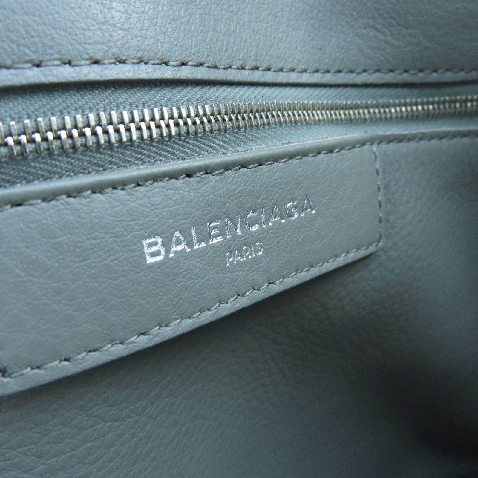 BALENCIAGA 羊皮皮革Papier B4 Zip Round銀扣手挽肩背兩用袋灰色