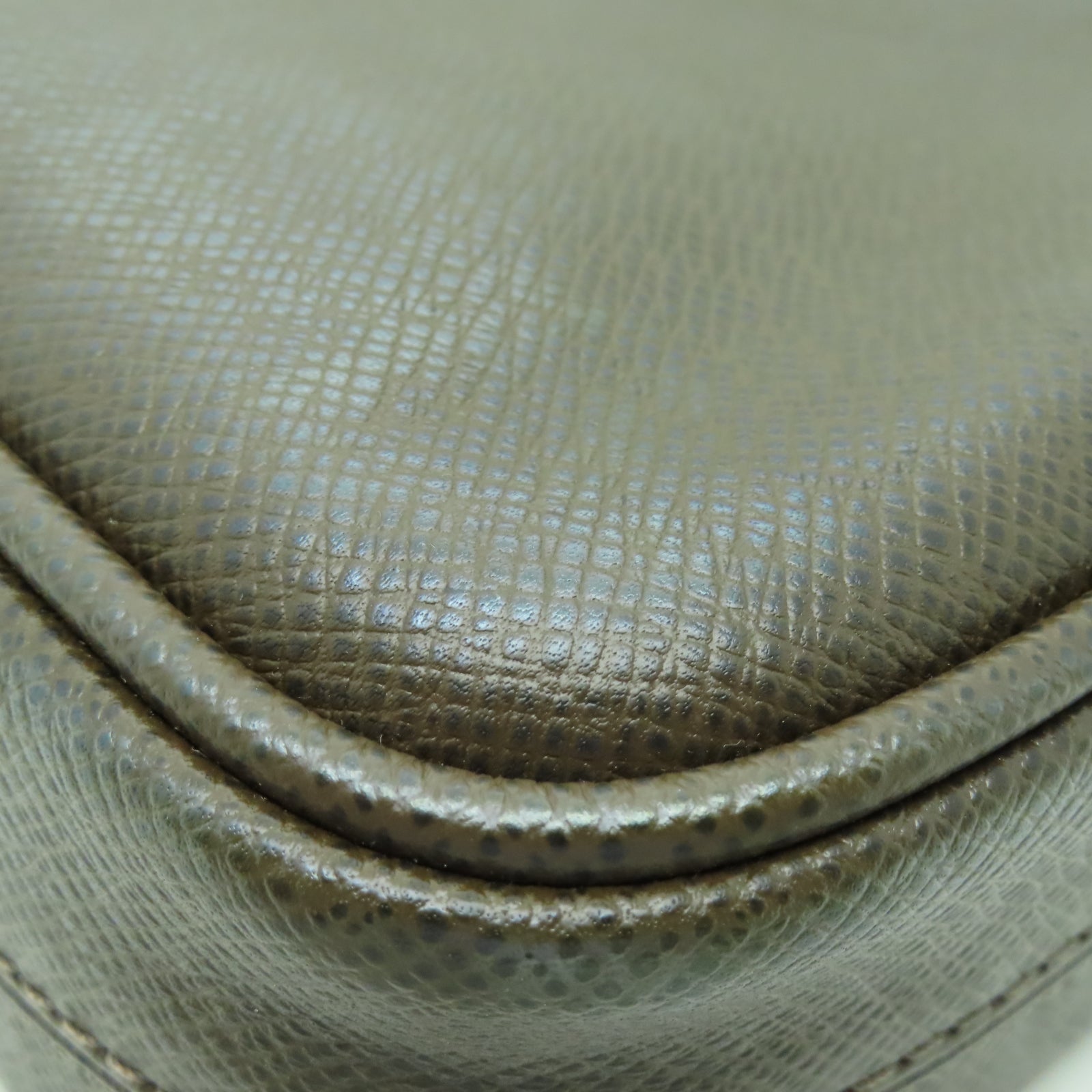 LOUIS VUITTON Taiga皮革Dimiri銀扣肩背袋灰綠色