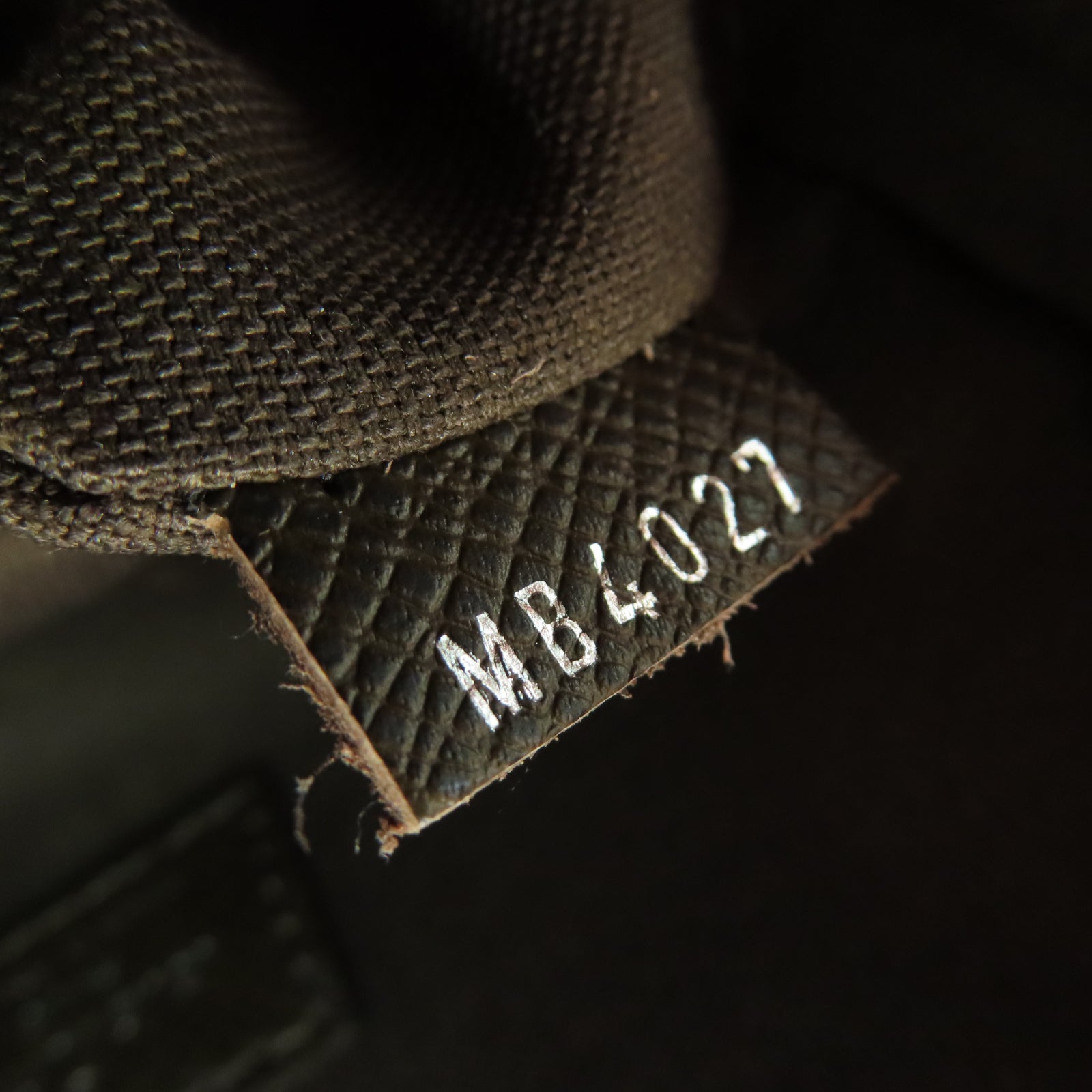 LOUIS VUITTON Taiga皮革Dimiri銀扣肩背袋灰綠色