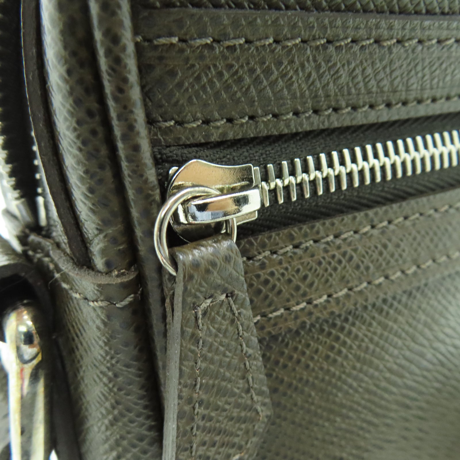 LOUIS VUITTON Taiga皮革Dimiri銀扣肩背袋灰綠色