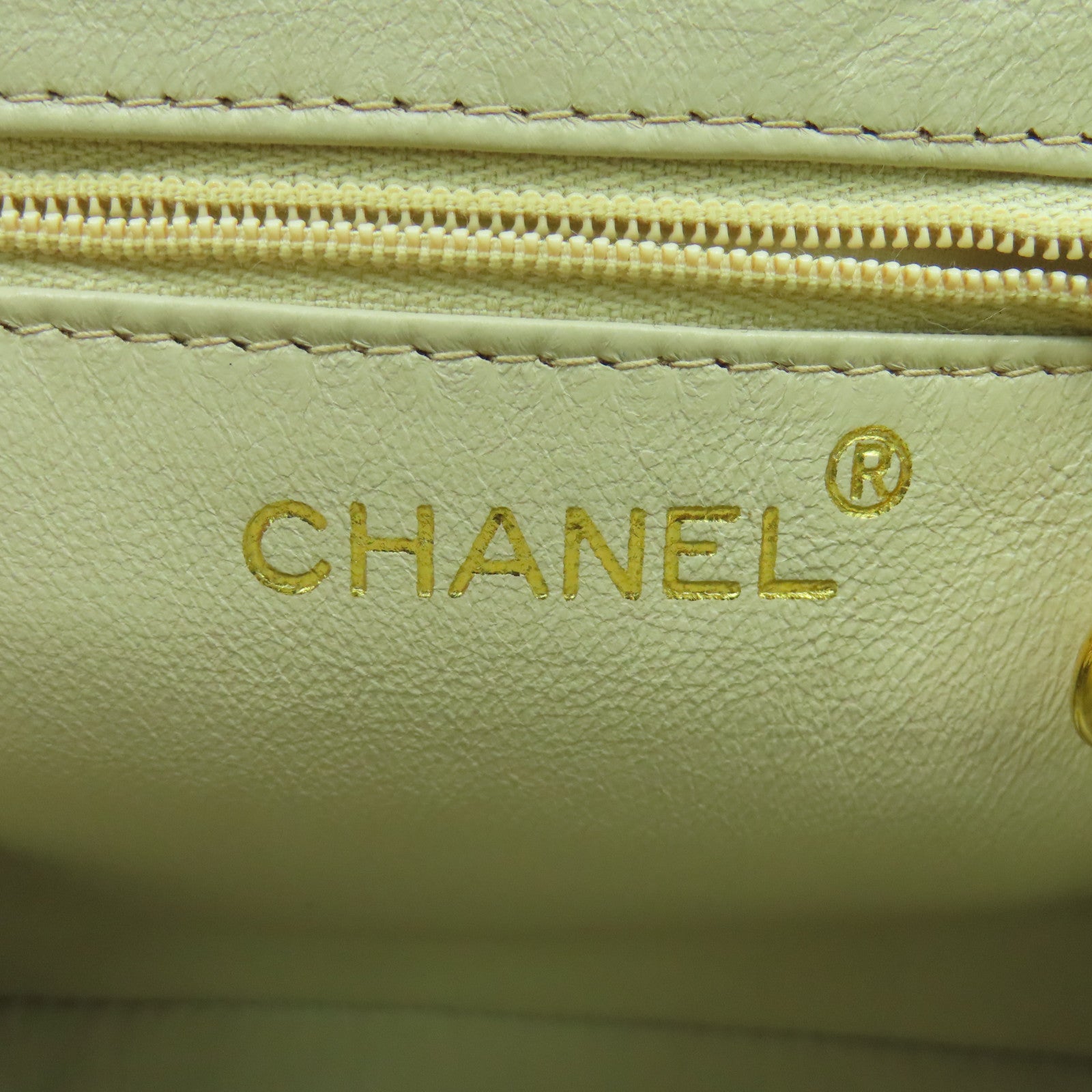 CHANEL 菱格牛皮皮革Handbag金扣手挽袋米色