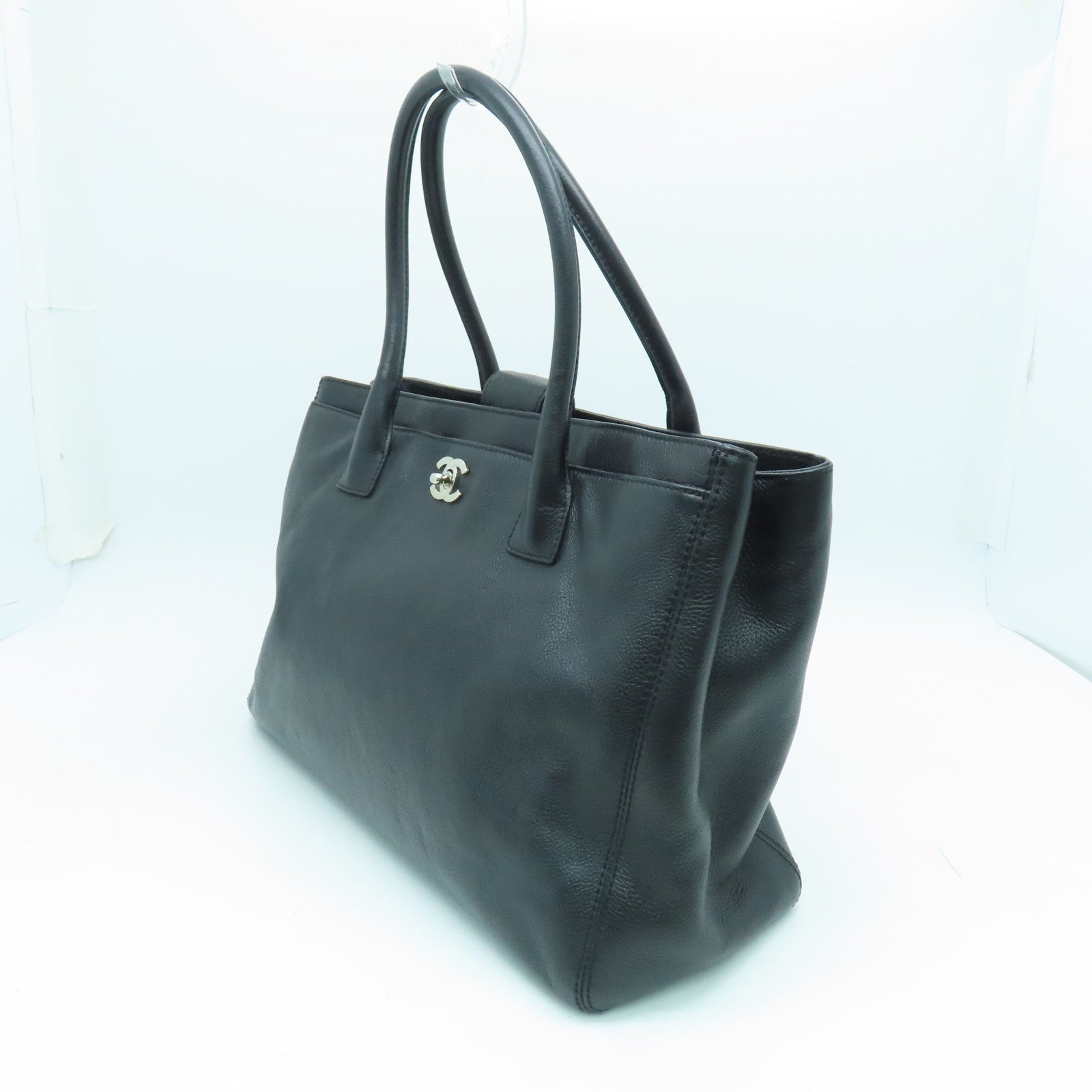 CHANEL cowhide leather Shoulder Bag silver buckle handle shoulder bag black