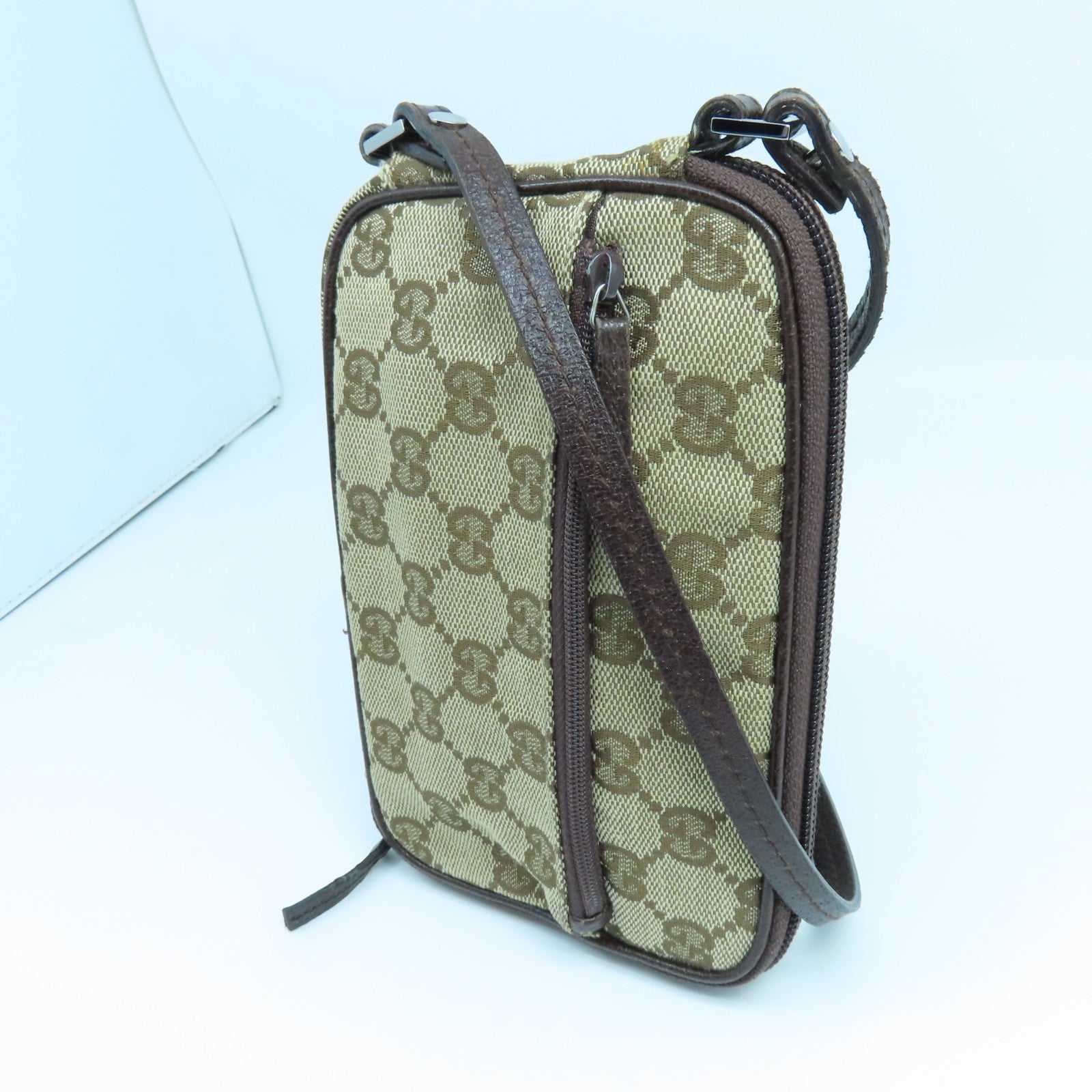 GUCCI 帆布Shoulder Pouch銀扣肩背袋啡色