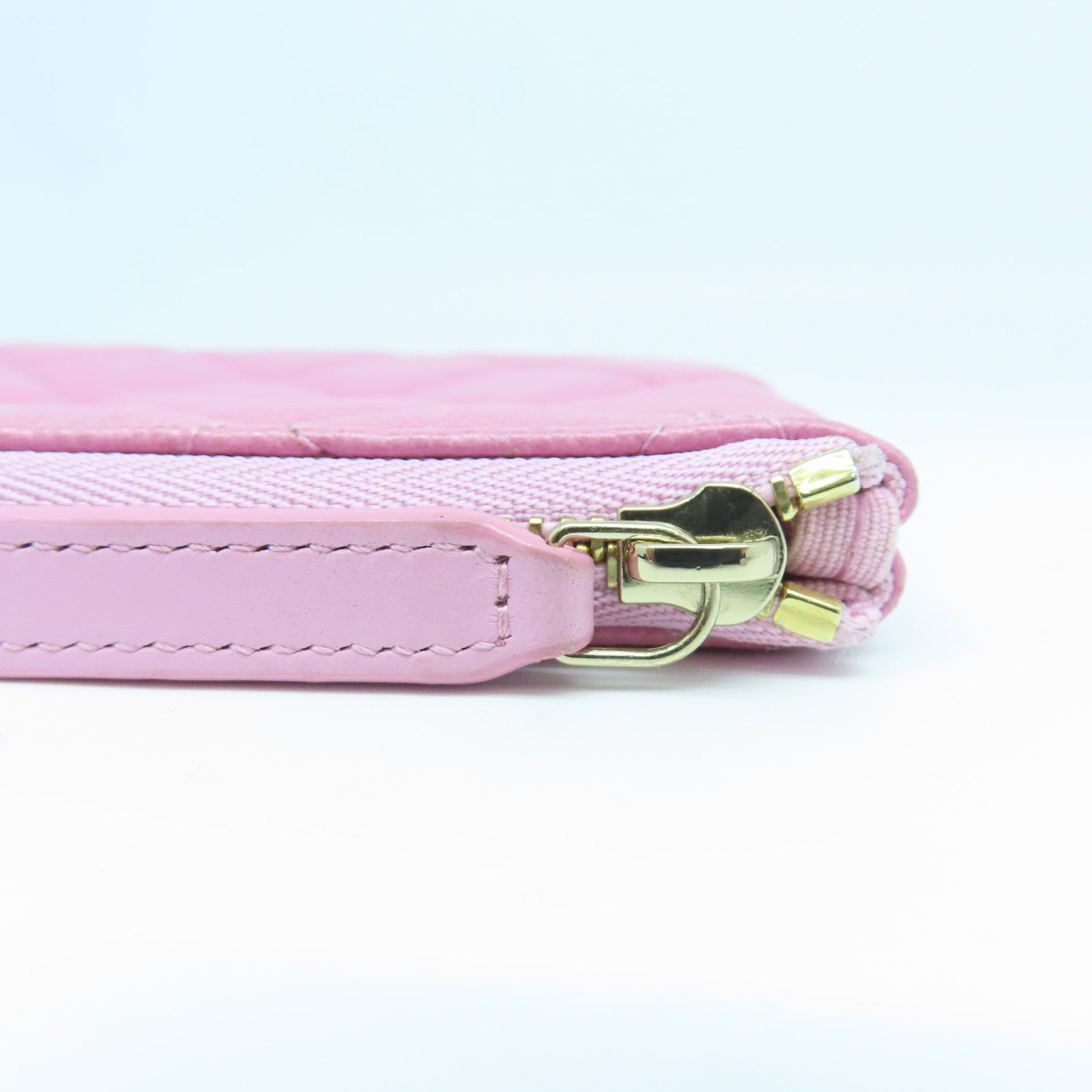 CHANEL Diamond Caviar Leather Mini Pouch Gold Buckle Clutch Pink