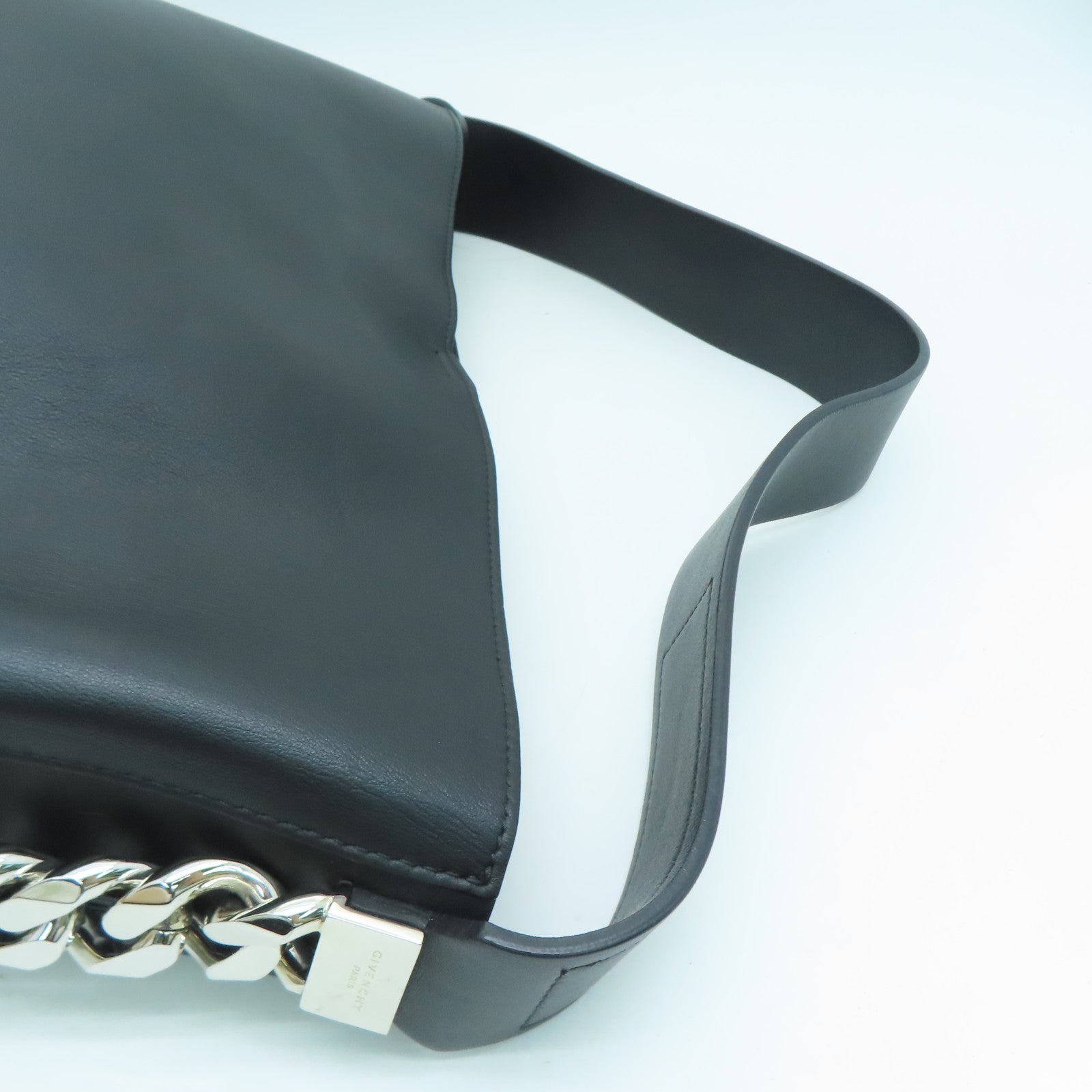 GIVENCHY 牛皮皮革Shoulder Bag银扣肩背袋黑色
