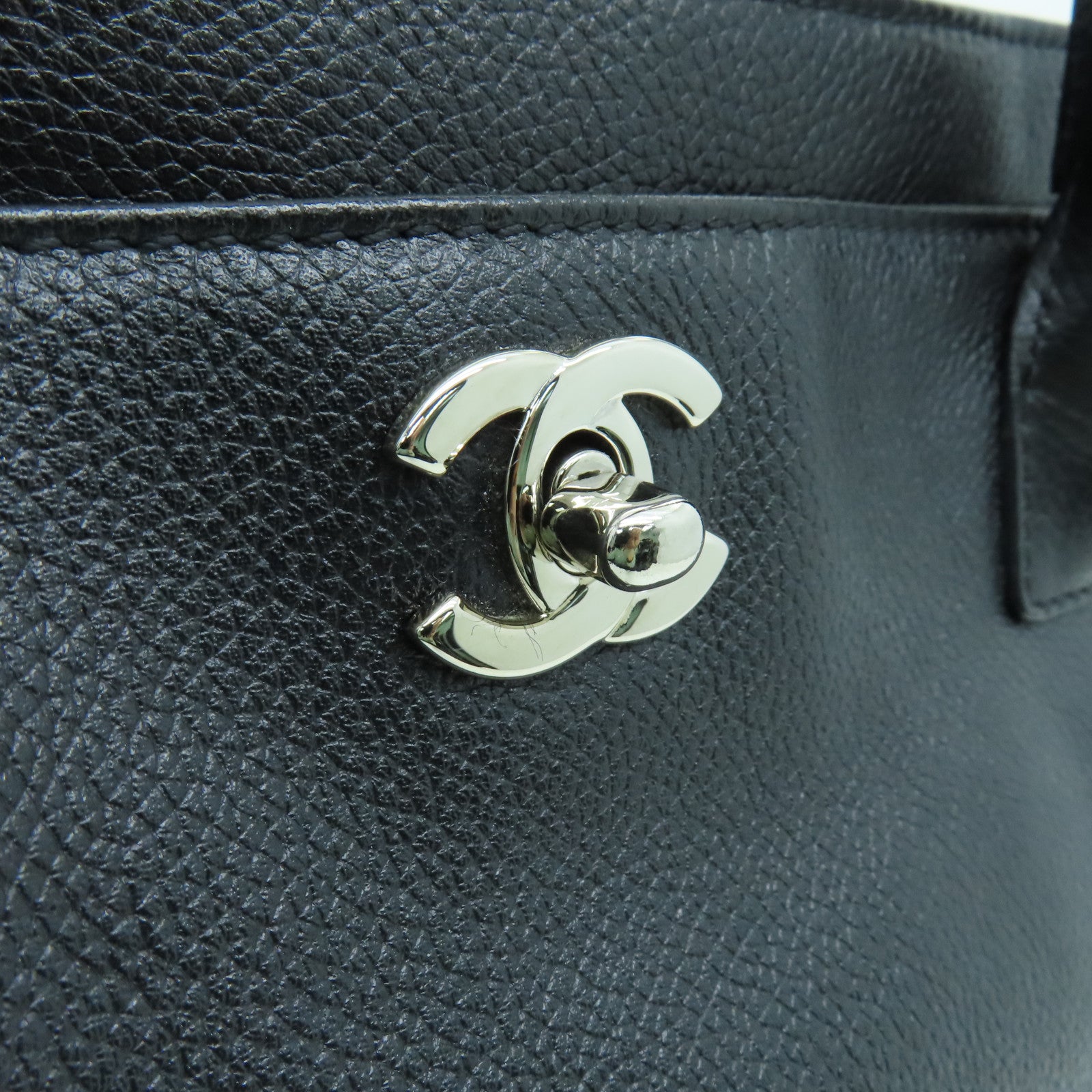 CHANEL cowhide leather Shoulder Bag silver buckle handle shoulder bag black