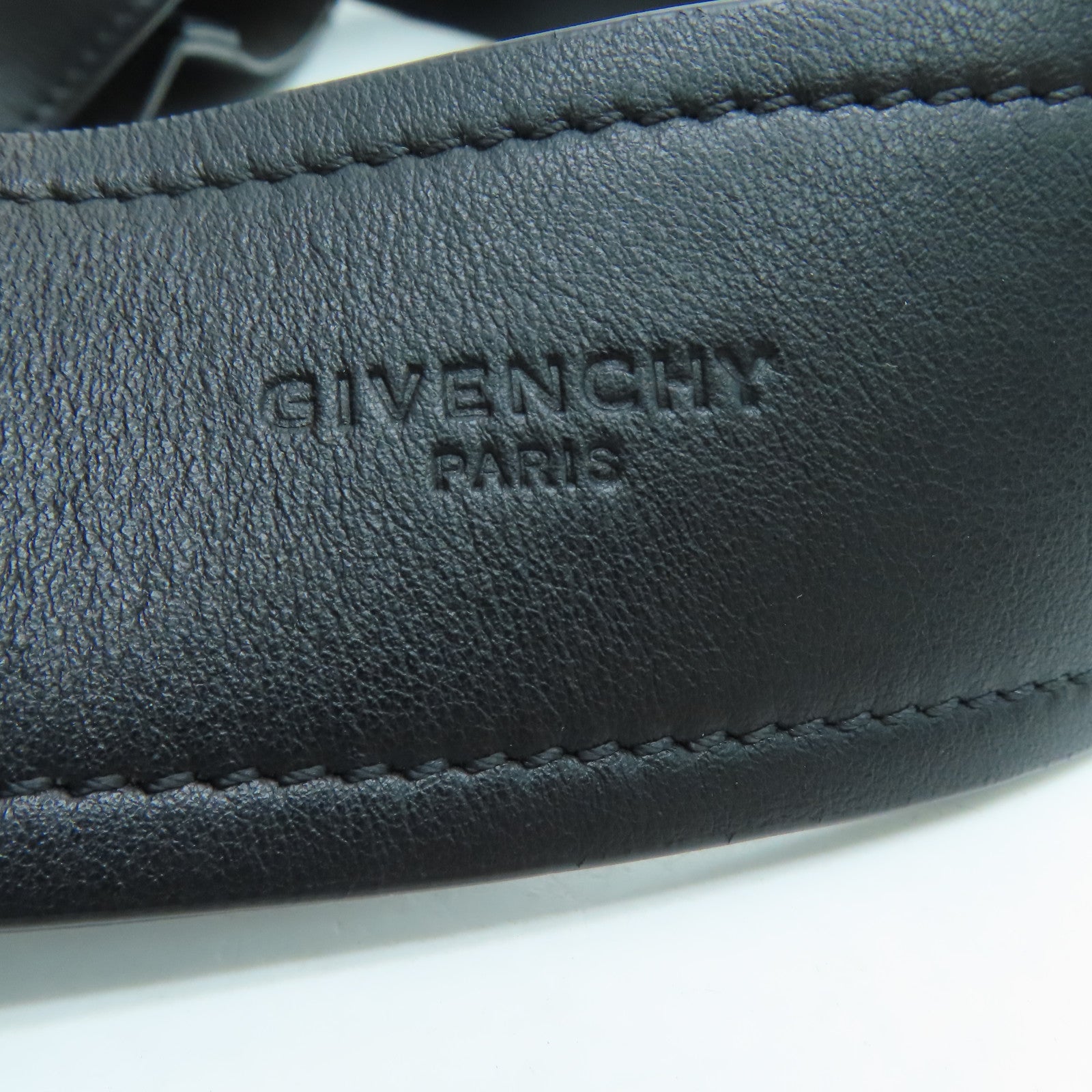 GIVENCHY 牛皮皮革Shoulder Bag银扣肩背袋黑色