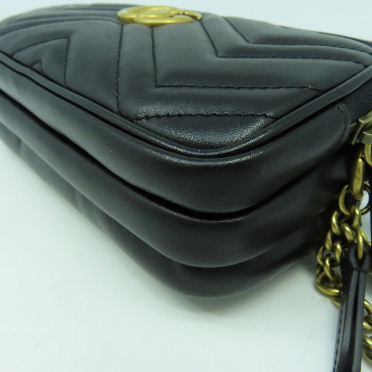 GUCCI 牛皮皮革GG Marmont金扣鏈帶肩背袋黑色