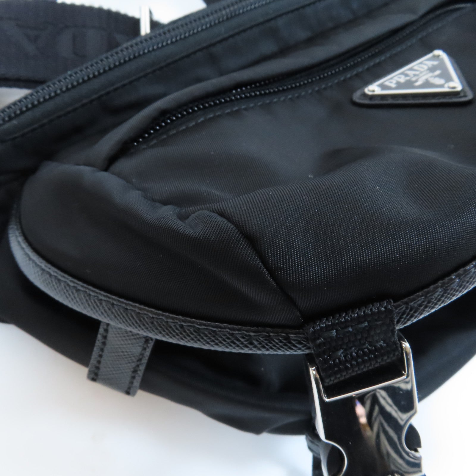 PRADA 尼龍Shoulder Bag銀扣肩背袋黑色