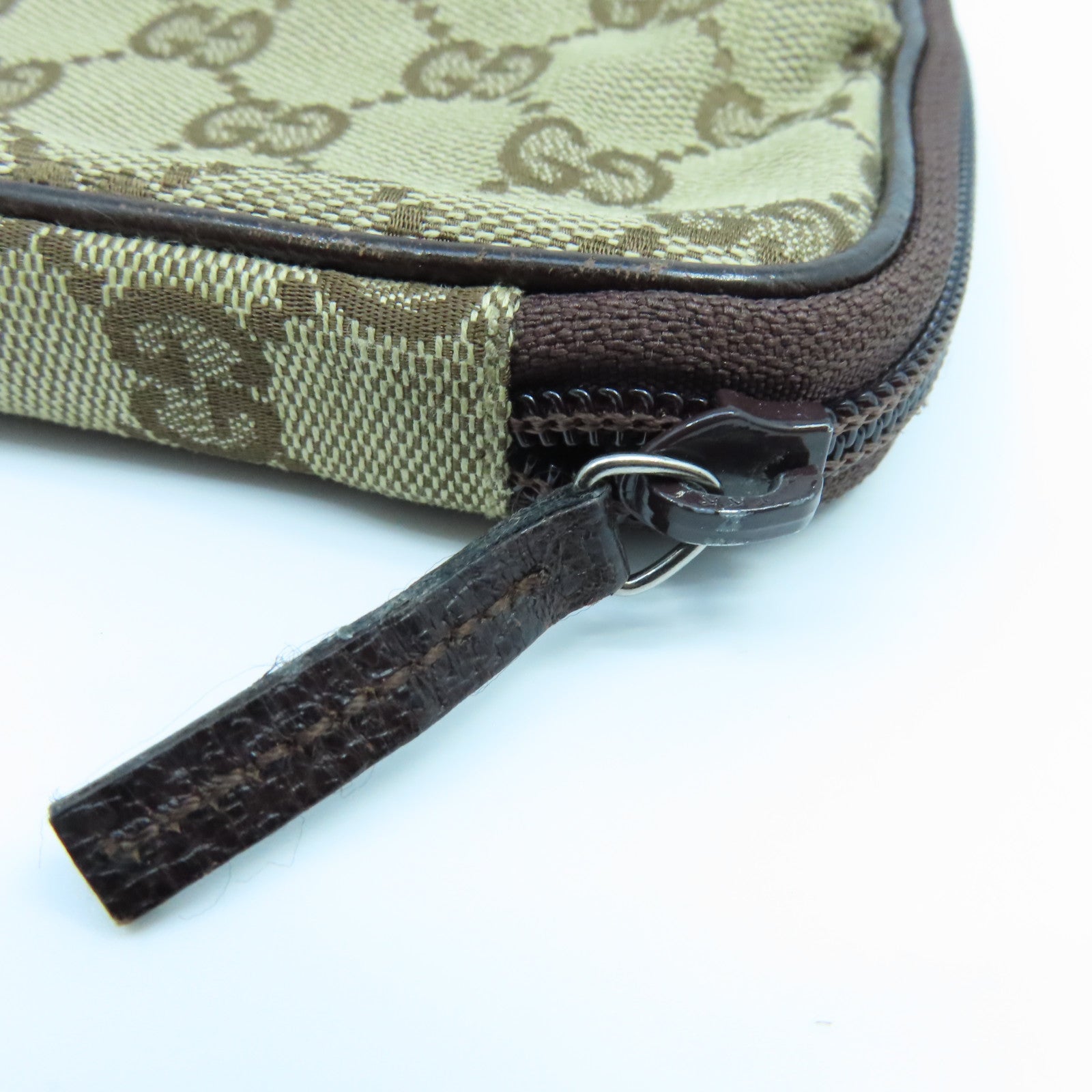 GUCCI 帆布Shoulder Pouch銀扣肩背袋啡色