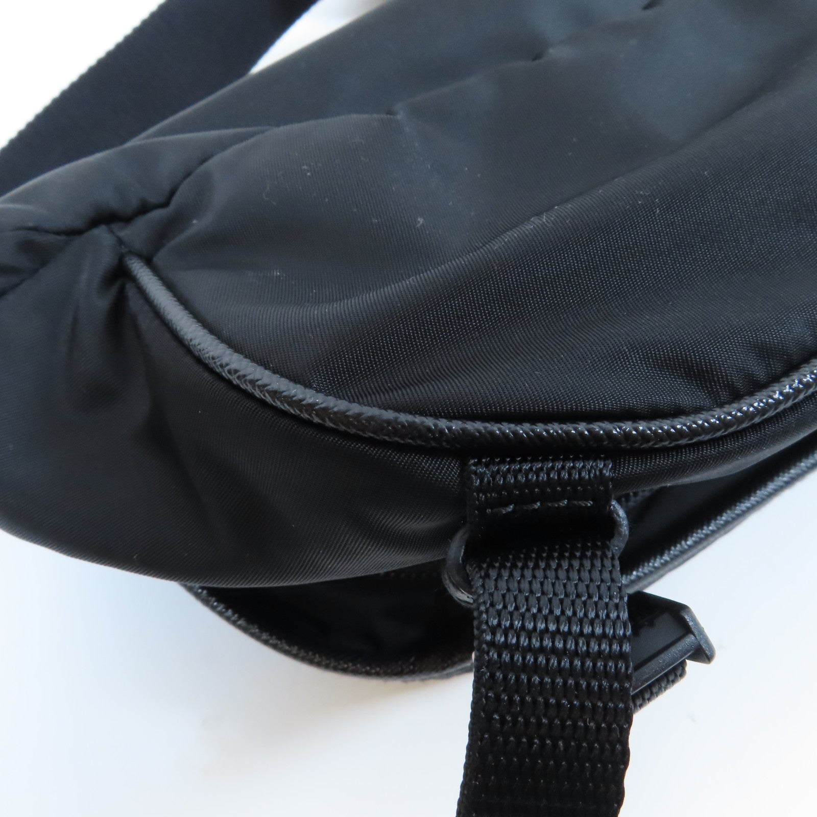 PRADA 尼龍Shoulder Bag銀扣肩背袋黑色