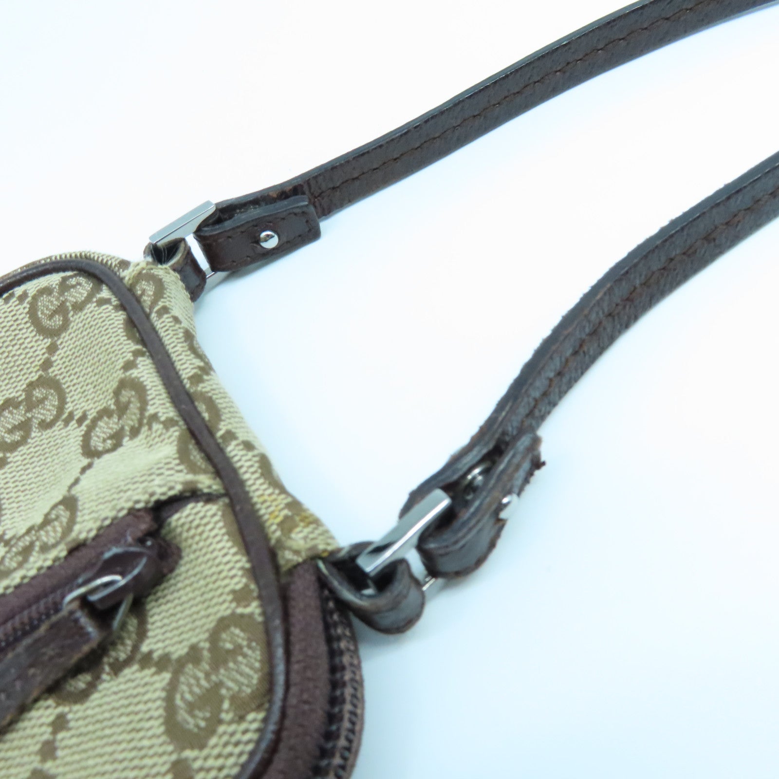 GUCCI 帆布Shoulder Pouch銀扣肩背袋啡色