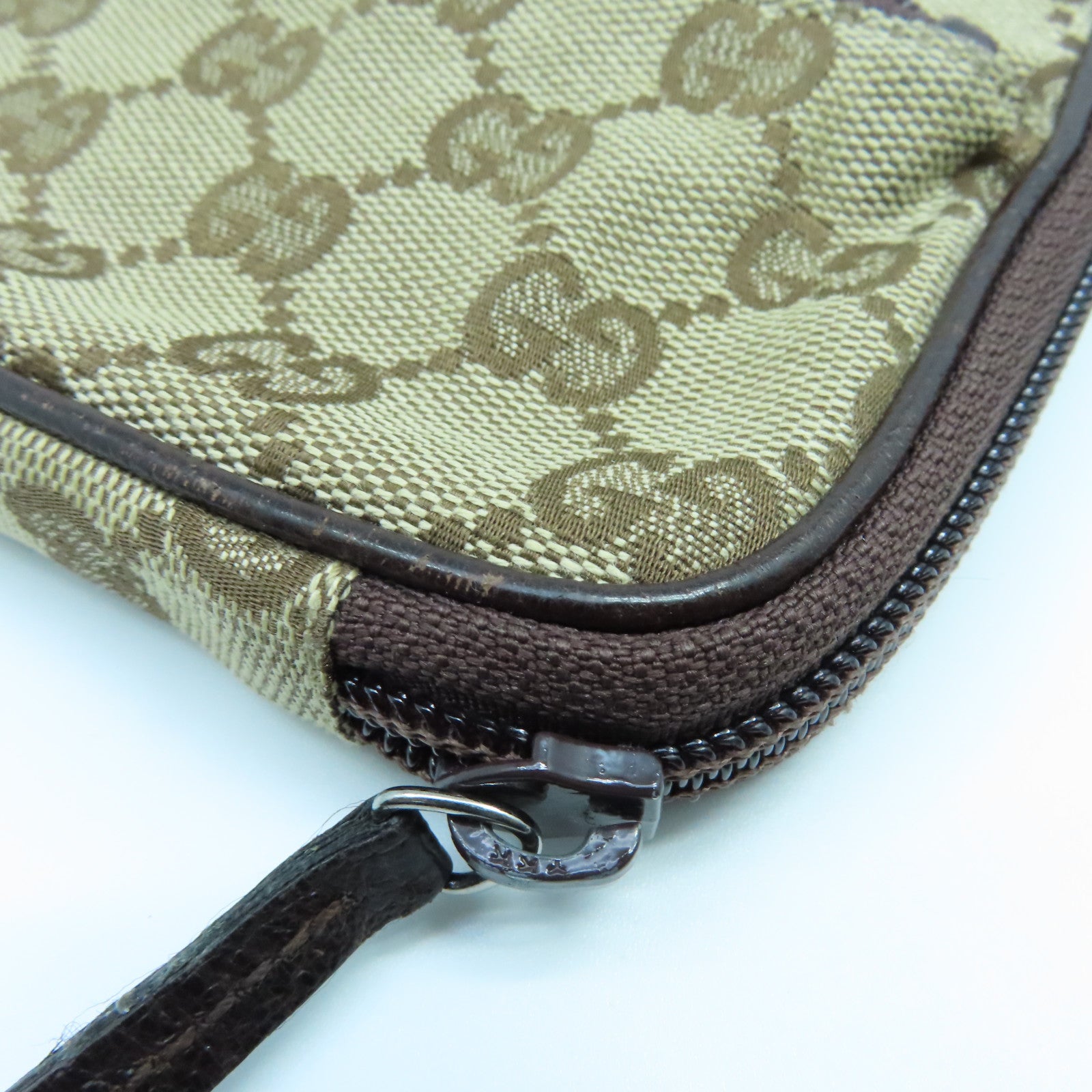 GUCCI 帆布Shoulder Pouch銀扣肩背袋啡色