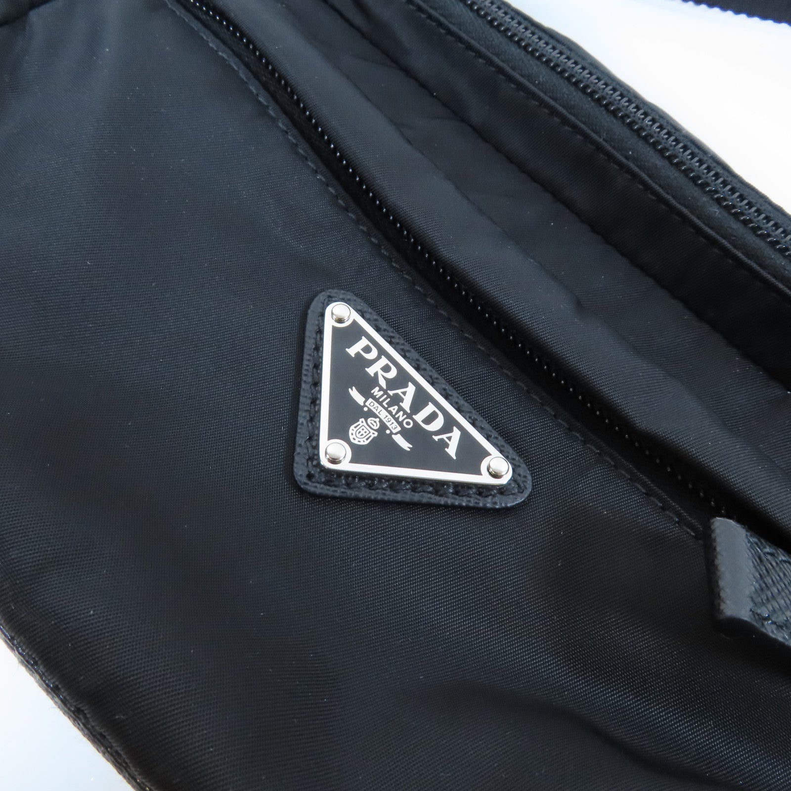 PRADA 尼龍Shoulder Bag銀扣肩背袋黑色