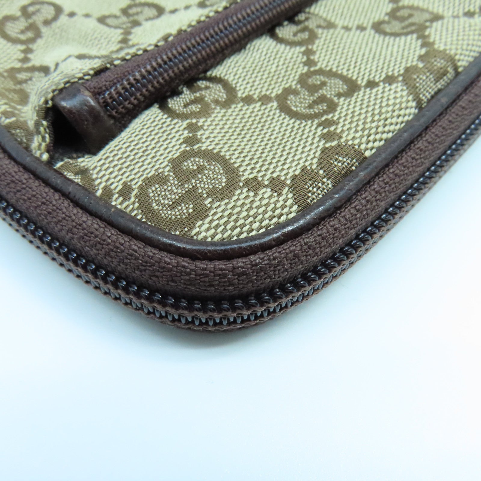 GUCCI 帆布Shoulder Pouch銀扣肩背袋啡色