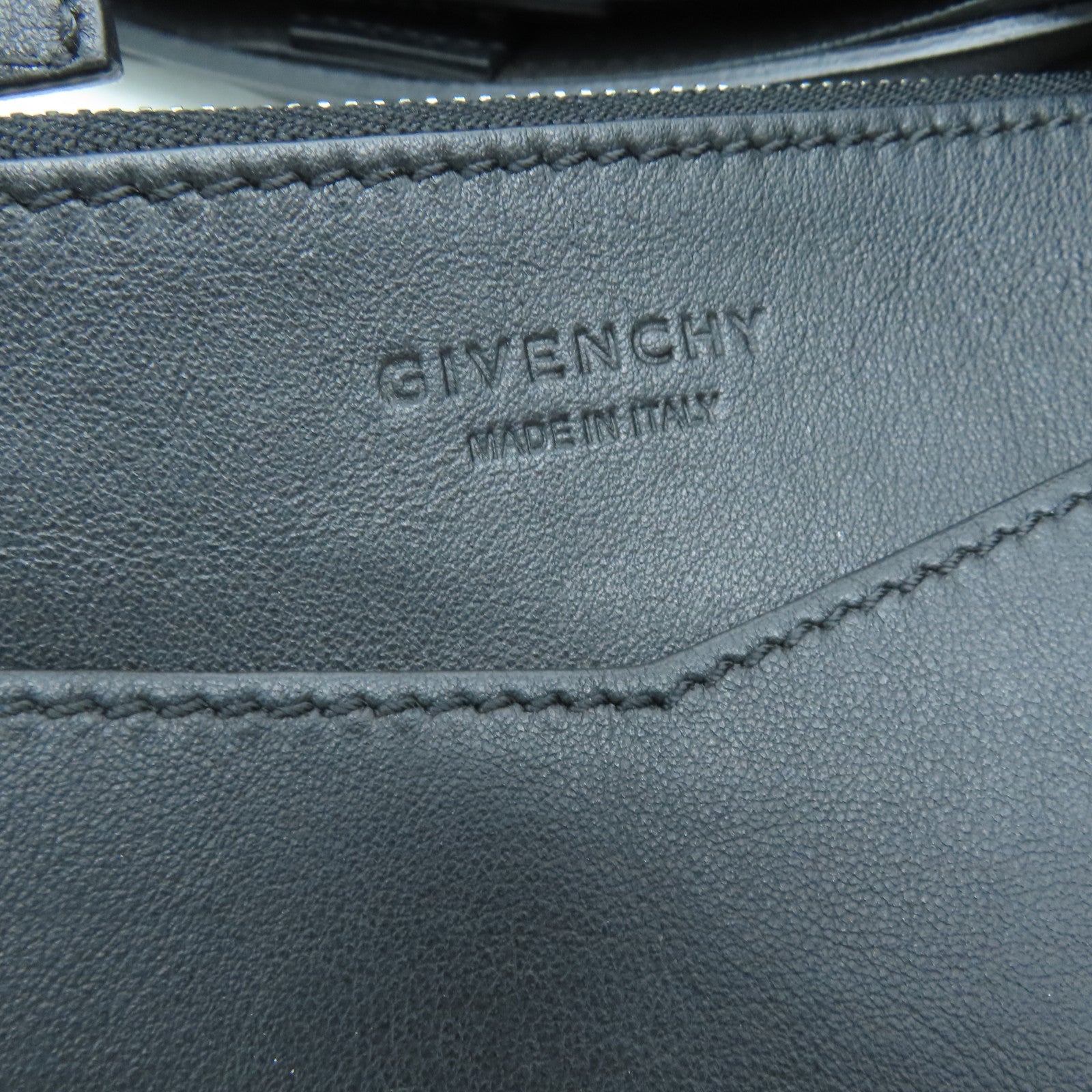 GIVENCHY 牛皮皮革Shoulder Bag银扣肩背袋黑色