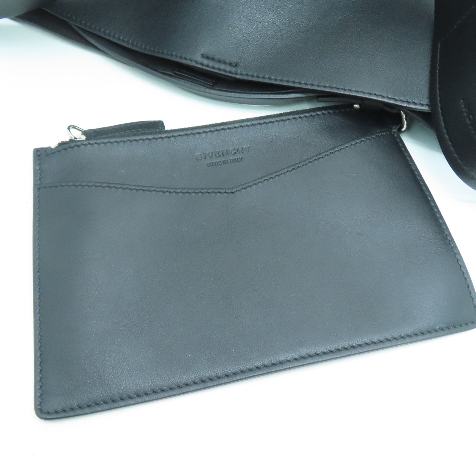 GIVENCHY 牛皮皮革Shoulder Bag银扣肩背袋黑色
