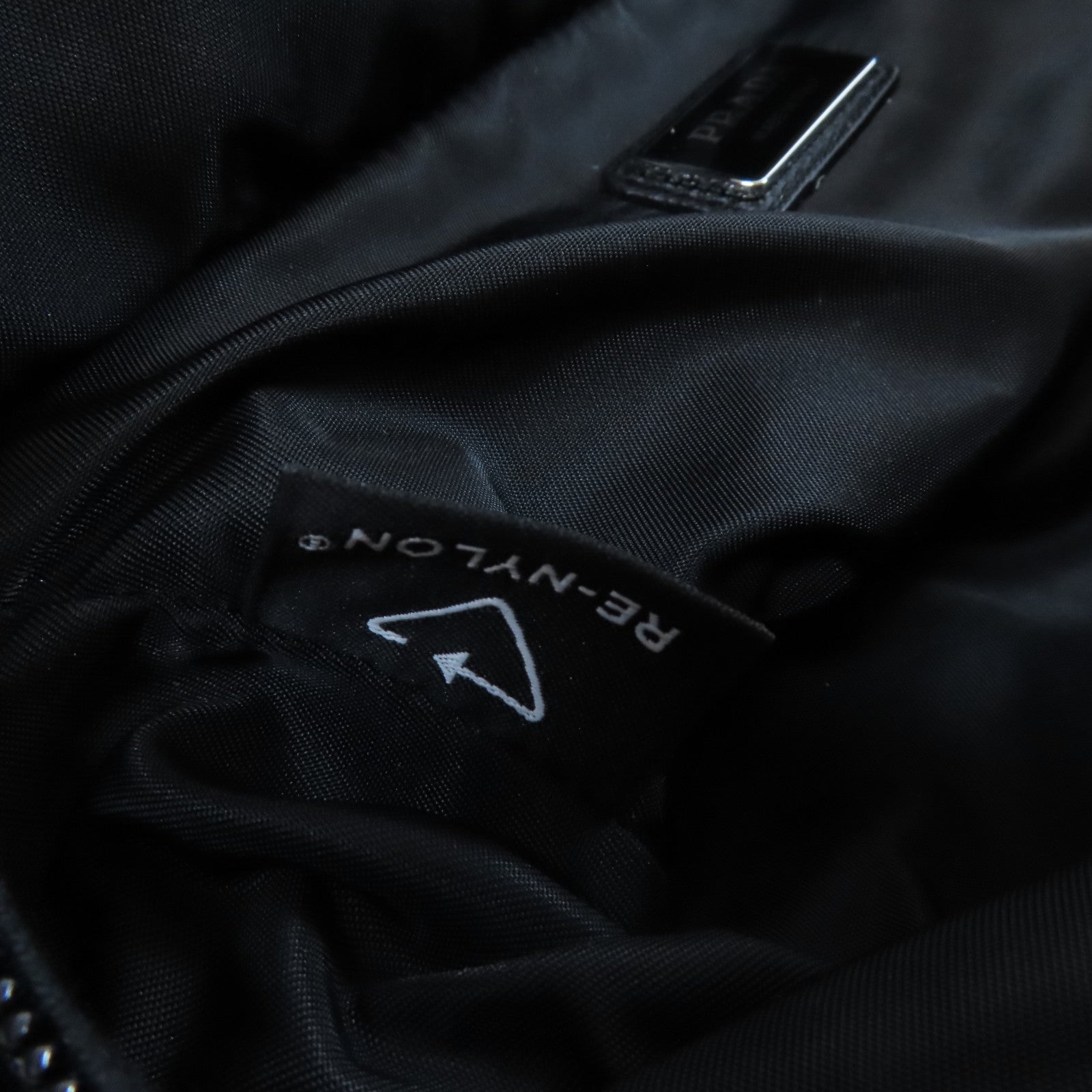 PRADA 尼龍Shoulder Bag銀扣肩背袋黑色