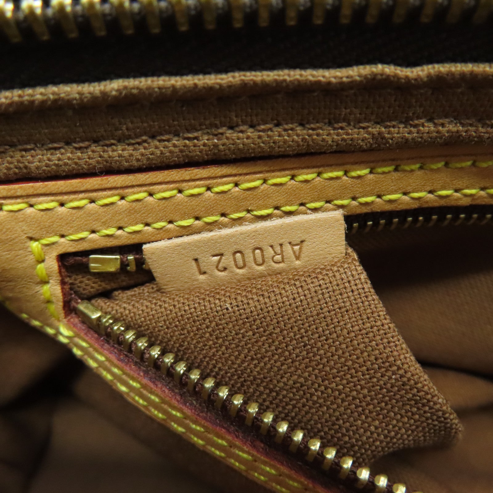 LOUIS VUITTON Monogram Trotteur金扣肩背袋啡色