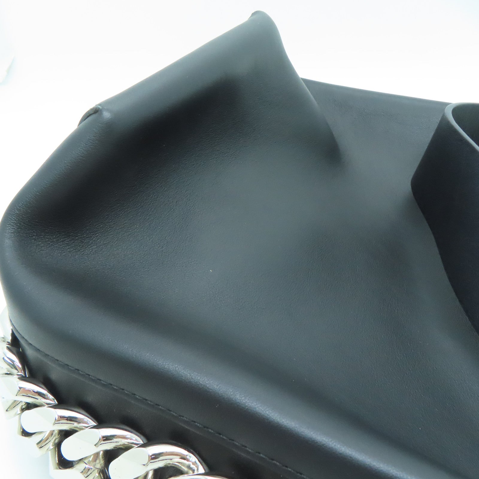 GIVENCHY 牛皮皮革Shoulder Bag银扣肩背袋黑色