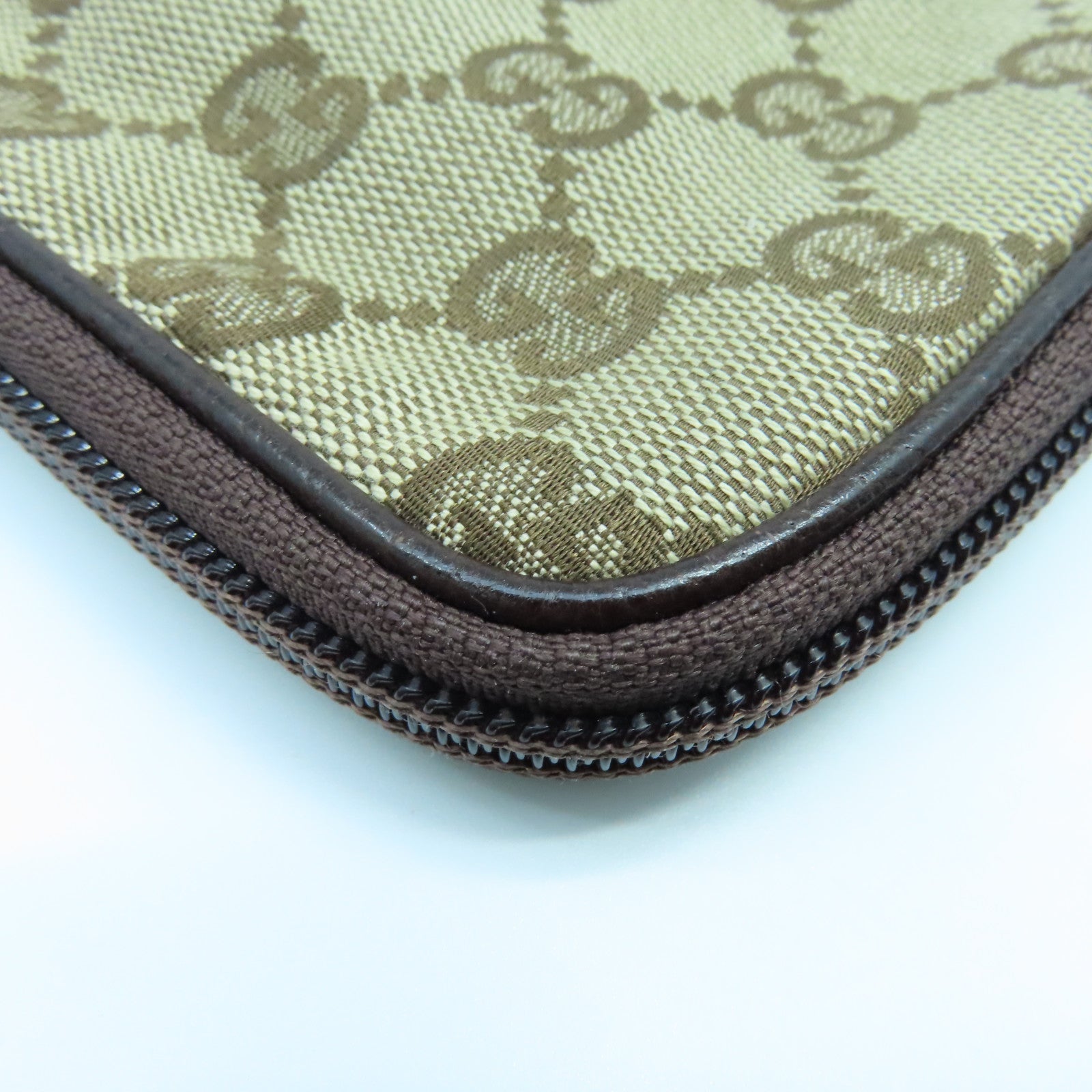 GUCCI 帆布Shoulder Pouch銀扣肩背袋啡色