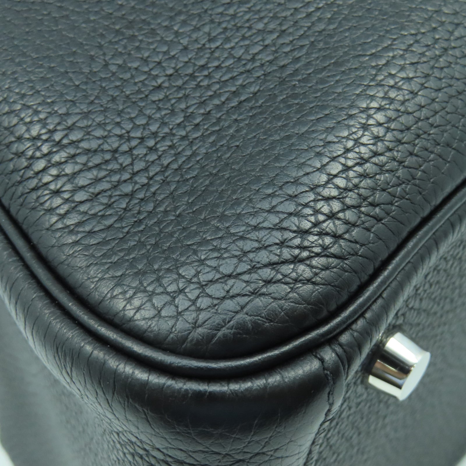 HERMES Taurillon Clemence皮革Lindy 26銀扣手挽肩背兩用袋黑色