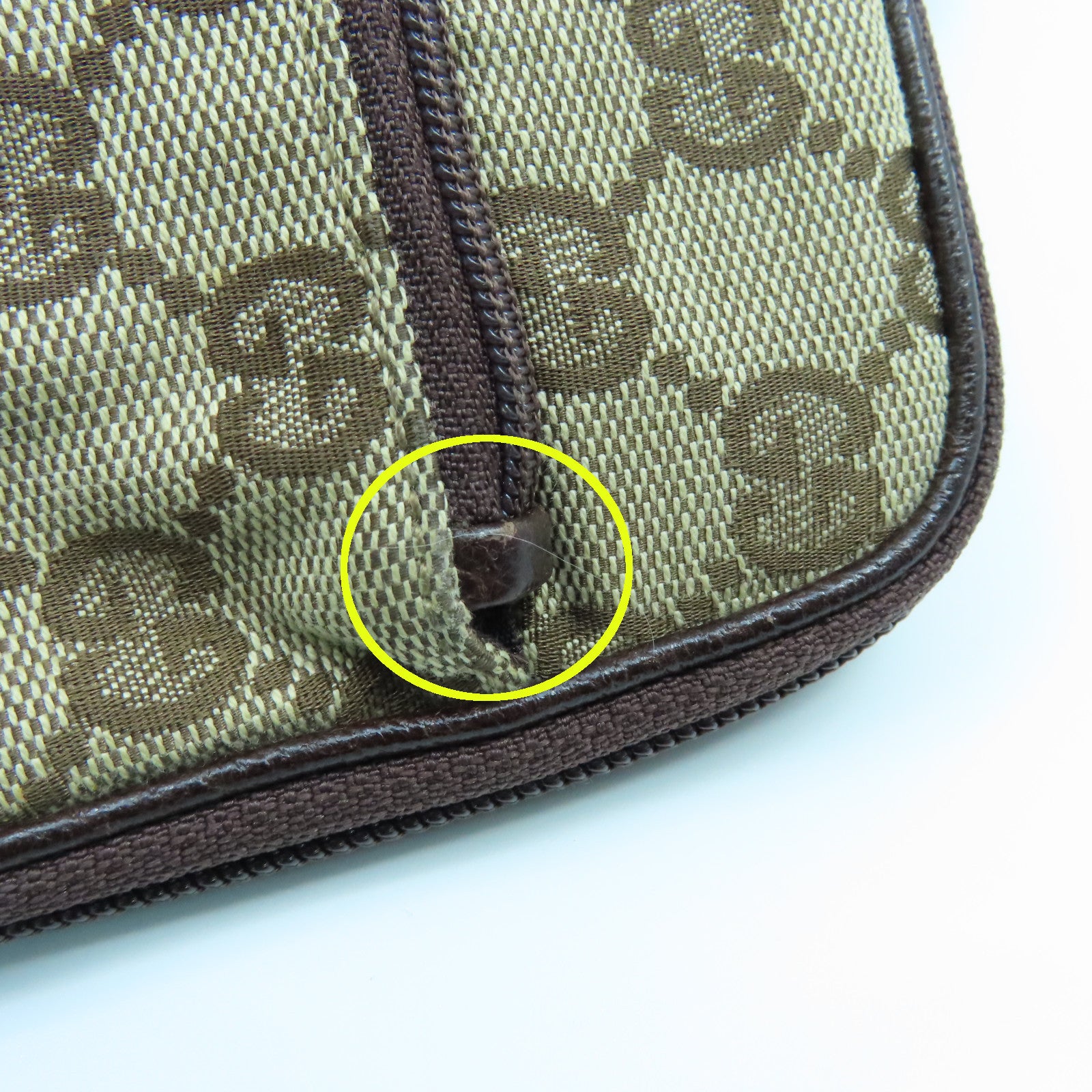 GUCCI 帆布Shoulder Pouch銀扣肩背袋啡色