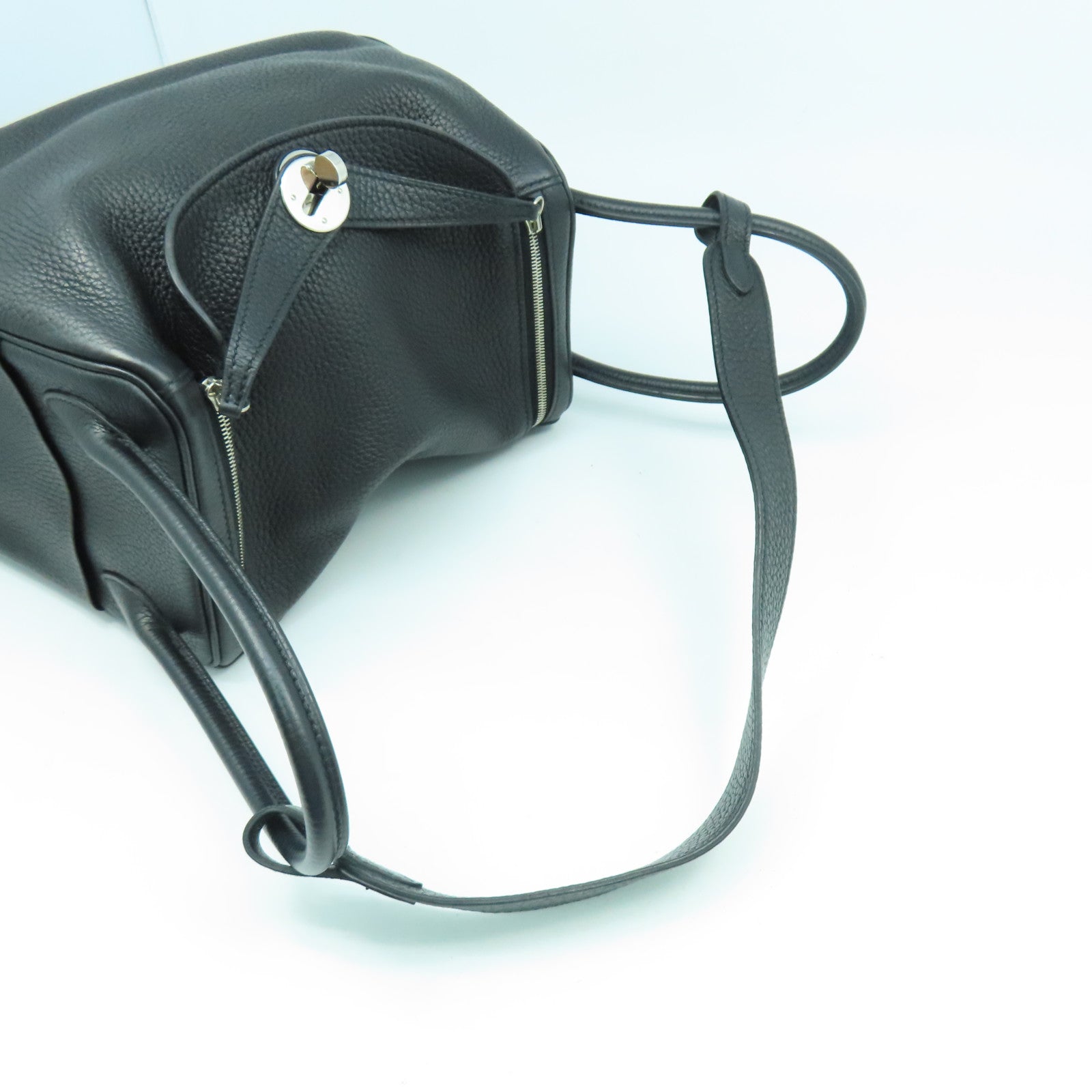HERMES Taurillon Clemence皮革Lindy 26銀扣手挽肩背兩用袋黑色