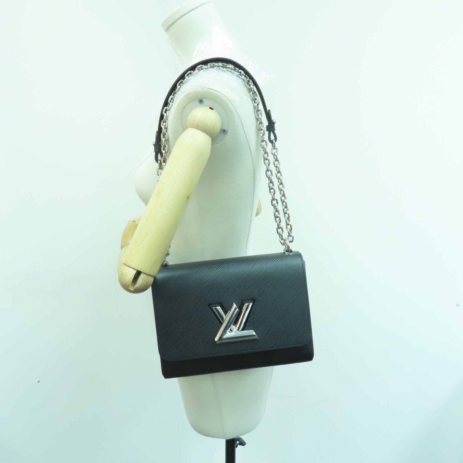 LOUIS VUITTON Epi Twist MM銀扣鏈帶肩背袋黑色