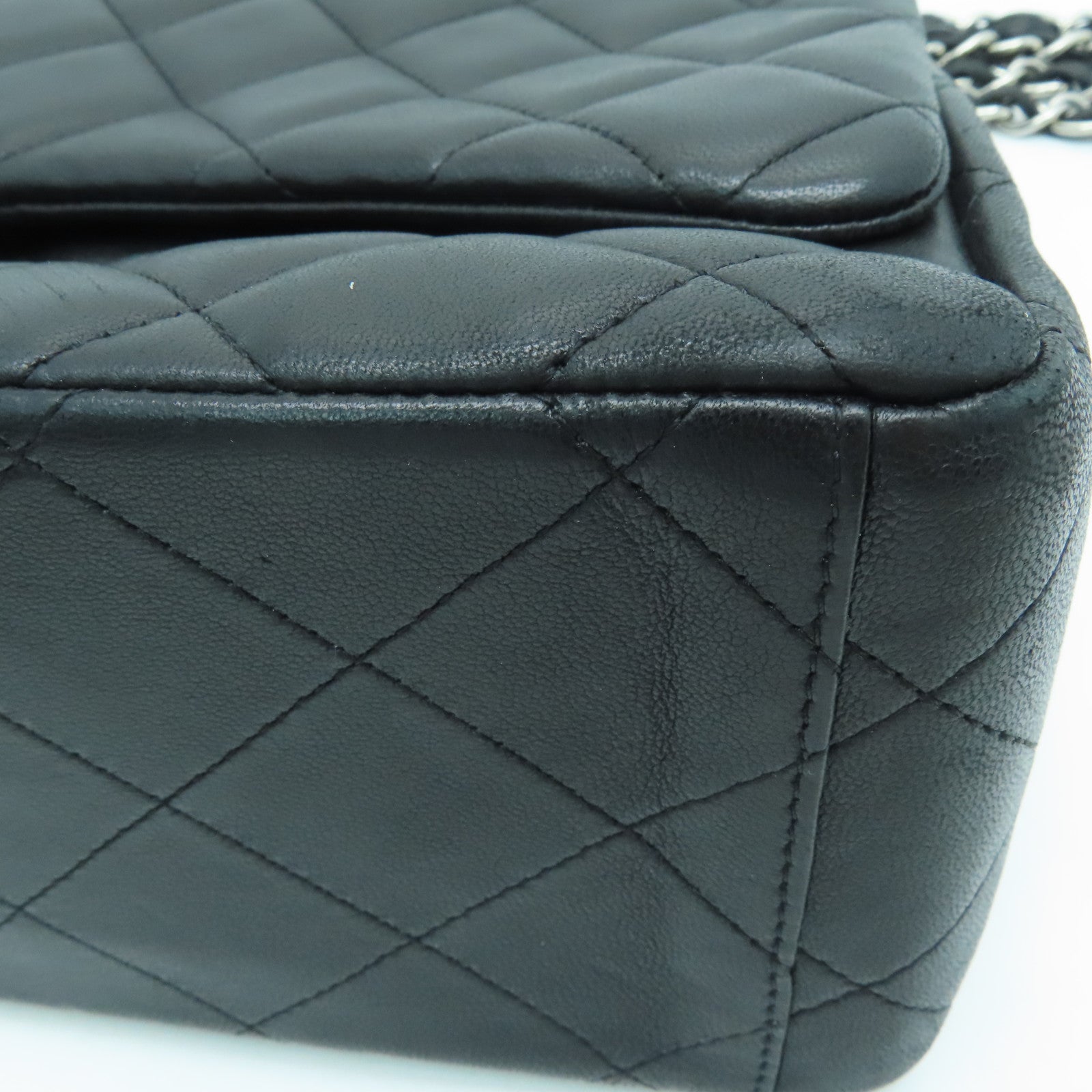 CHANEL 【激減優惠】菱格羊皮皮革Maxi Classic Flap銀扣鏈帶肩背袋黑色
