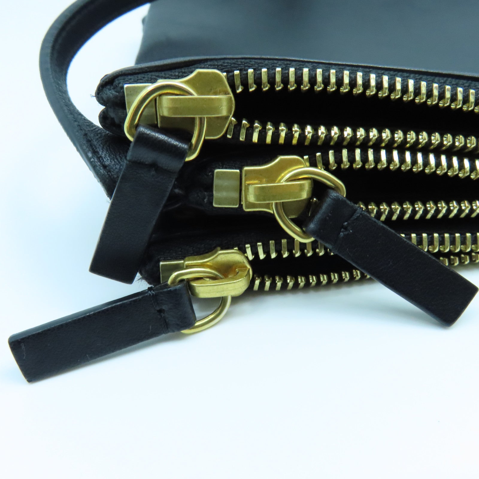 CELINE 【激減優惠】牛皮皮革Shoulder Pouch金扣肩背袋黑色
