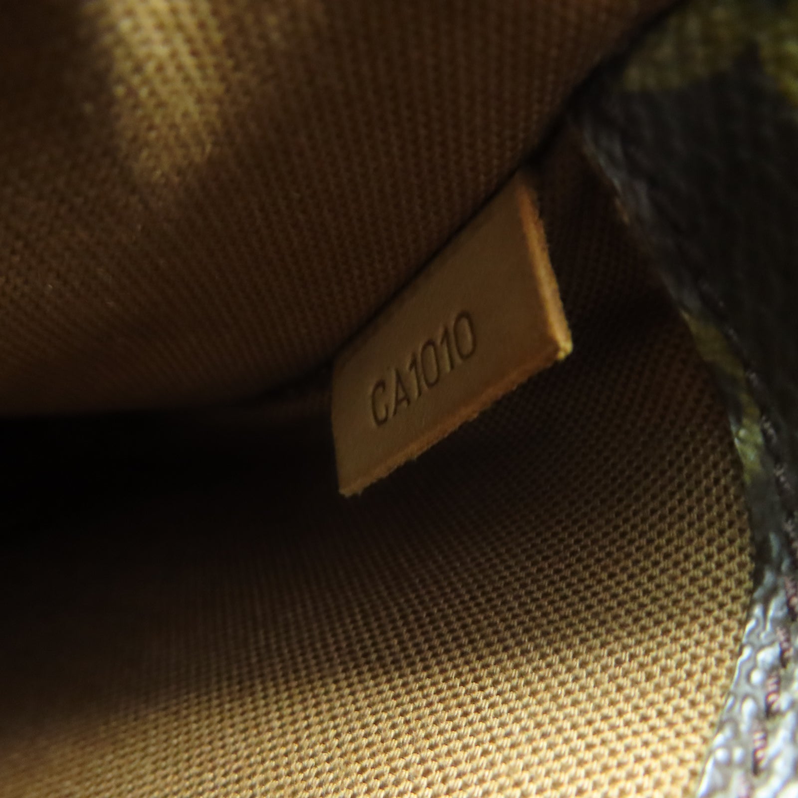 LOUIS VUITTON Monogram Pochette Gange金扣胸包棕色