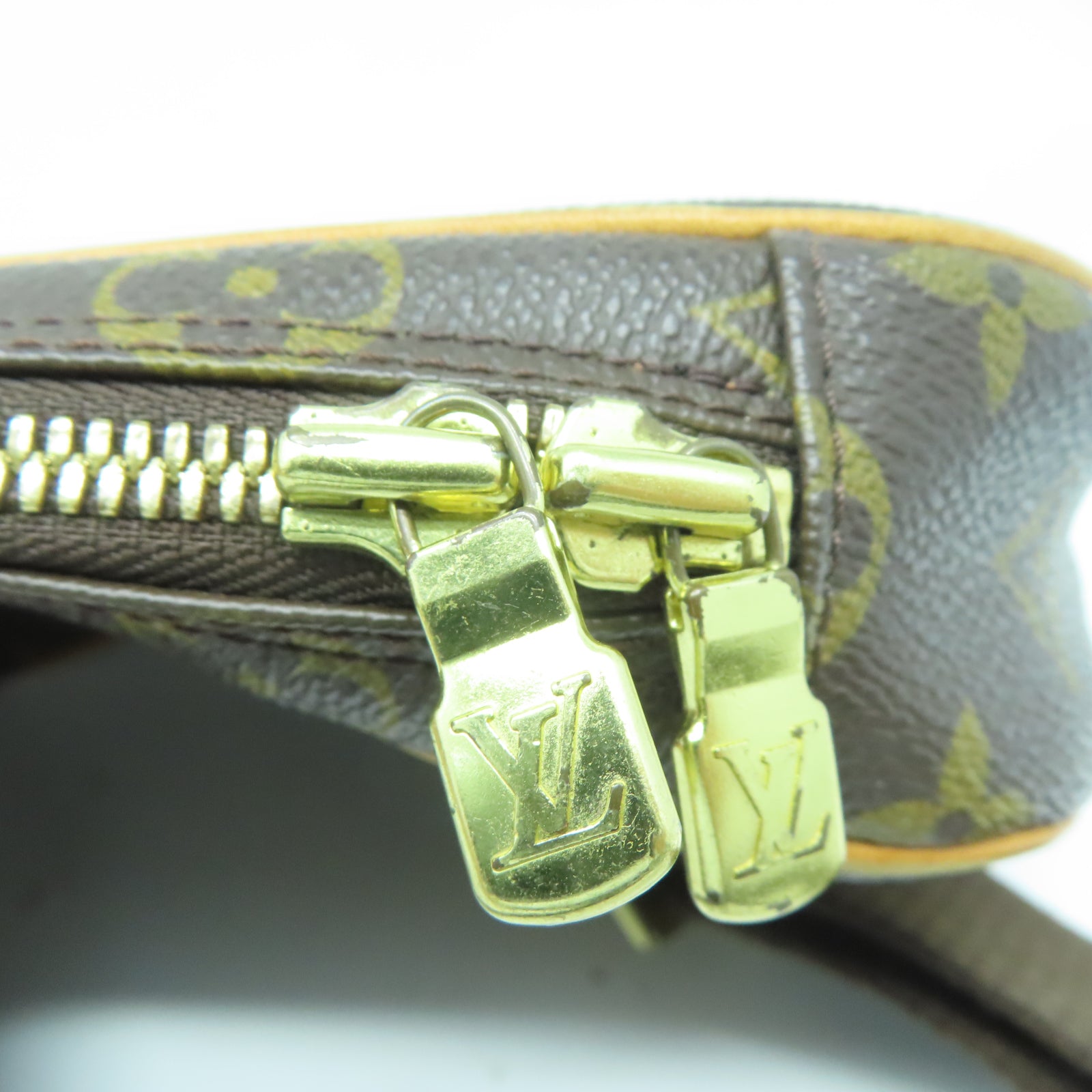LOUIS VUITTON Monogram Pochette Gange金扣胸包棕色