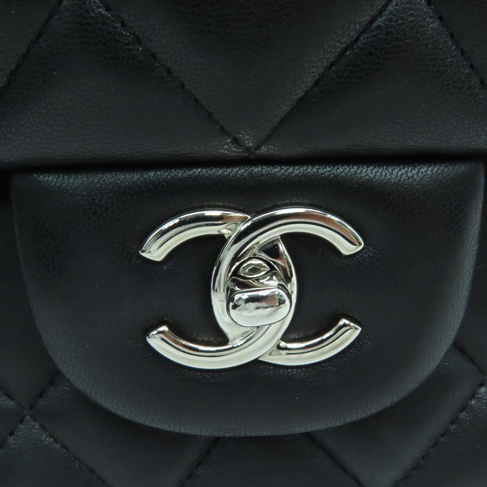 CHANEL 【激減優惠】菱格羊皮皮革Maxi Classic Flap銀扣鏈帶肩背袋黑色