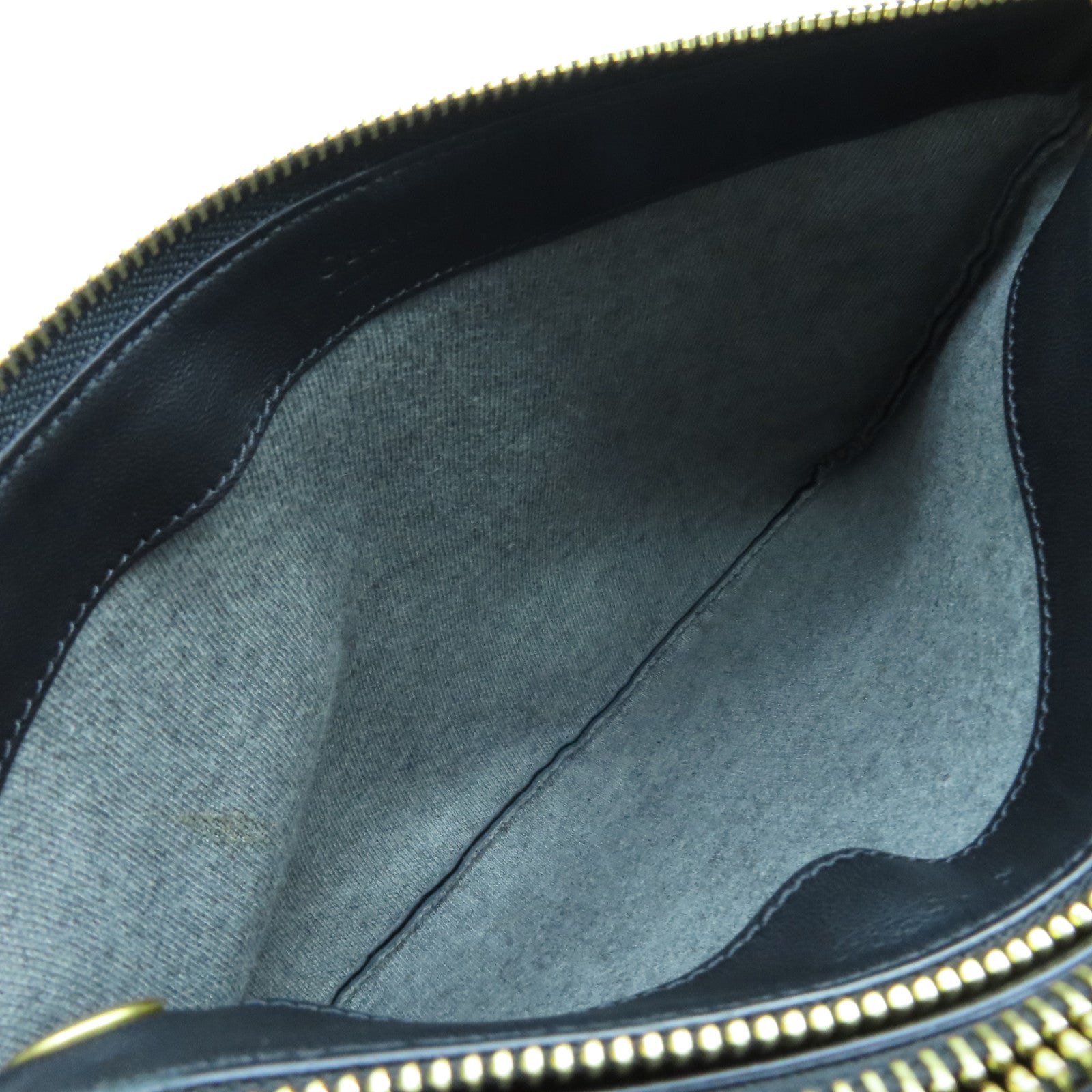 CELINE 【激減優惠】牛皮皮革Shoulder Pouch金扣肩背袋黑色