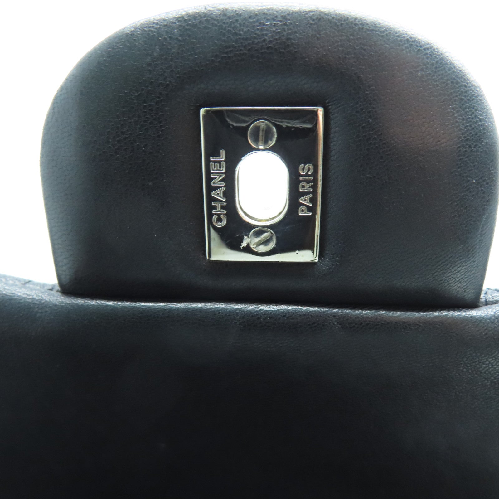 CHANEL 【激減優惠】菱格羊皮皮革Maxi Classic Flap銀扣鏈帶肩背袋黑色