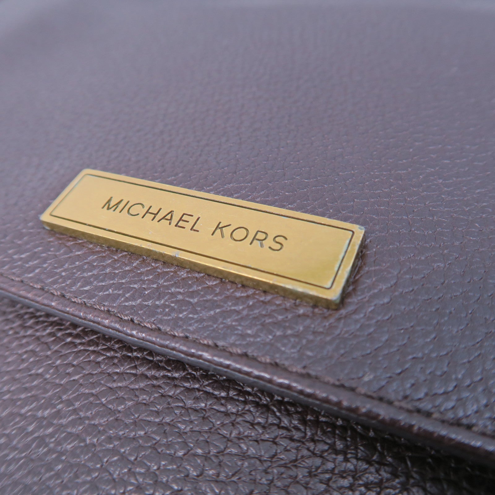 Michael Kors 牛皮皮革Messenger Bag金扣肩背袋棕色