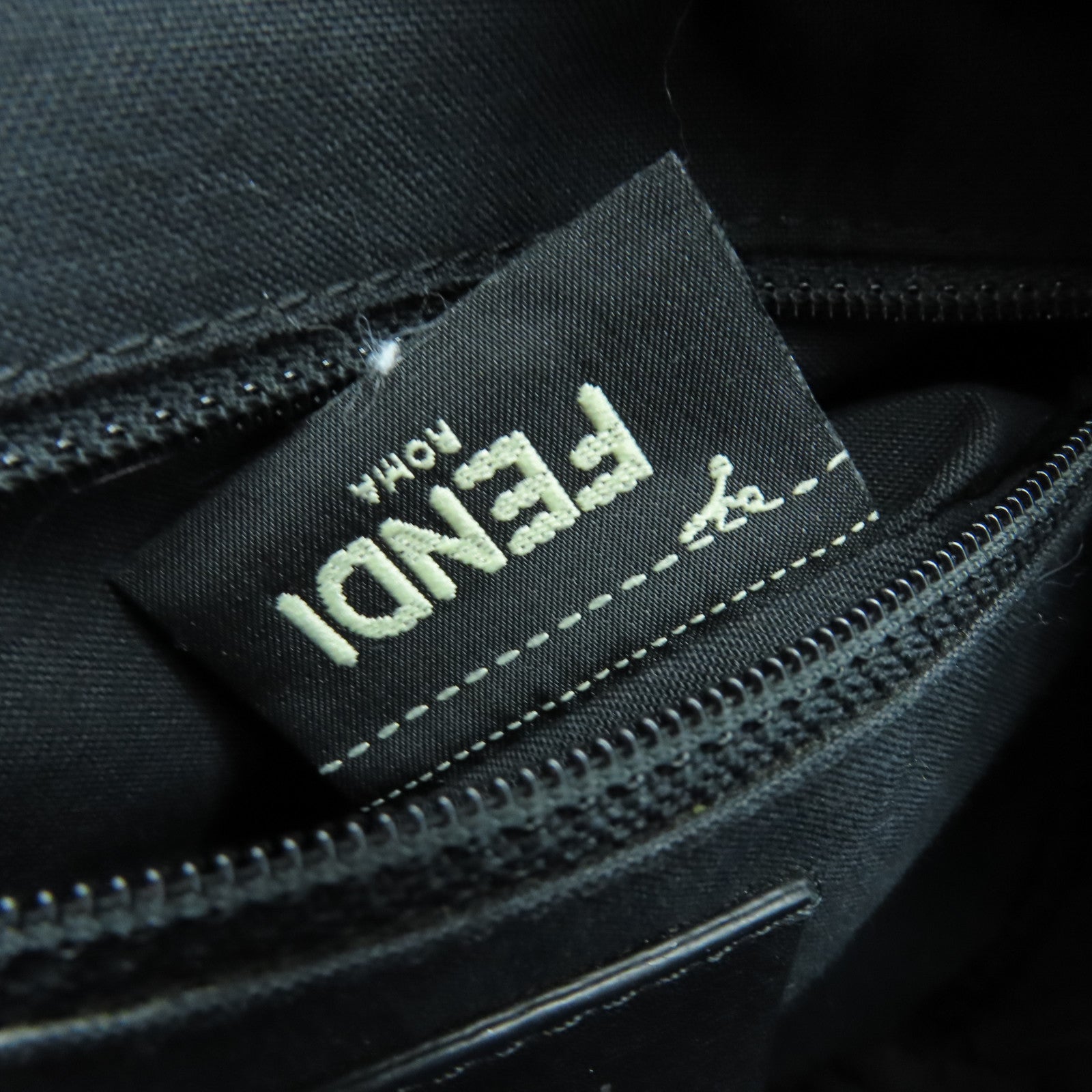 FENDI 尼龍Backpack銀扣背包黑色