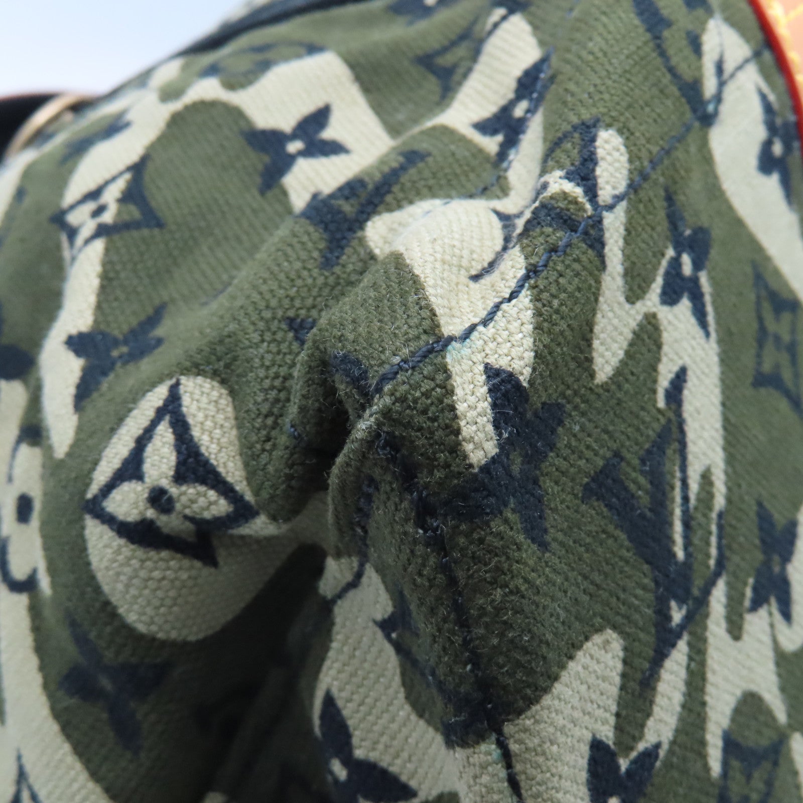 LOUIS VUITTON Monogramouflage Tray金扣肩背袋綠色/米色