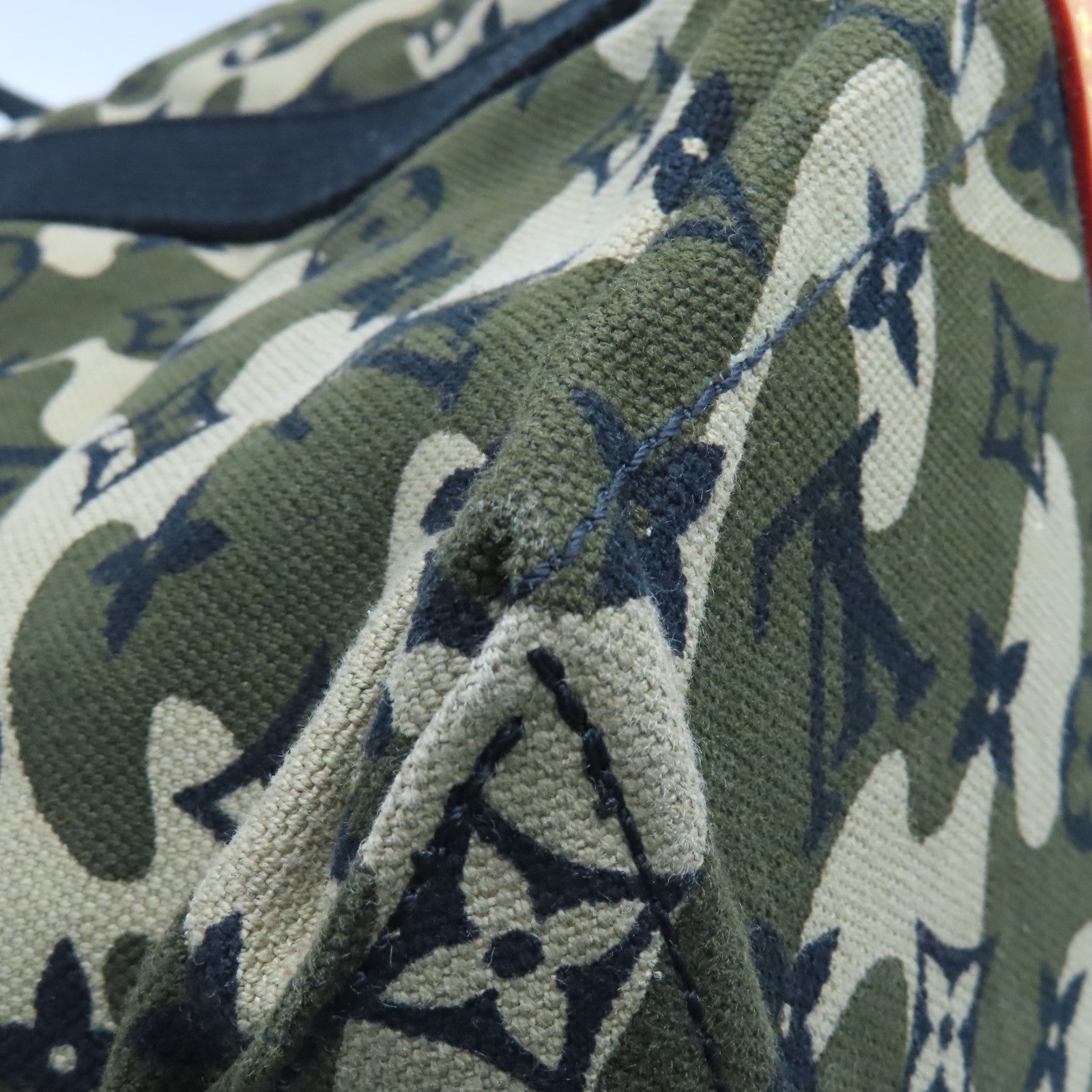 LOUIS VUITTON Monogramouflage Tray金扣肩背袋綠色/米色