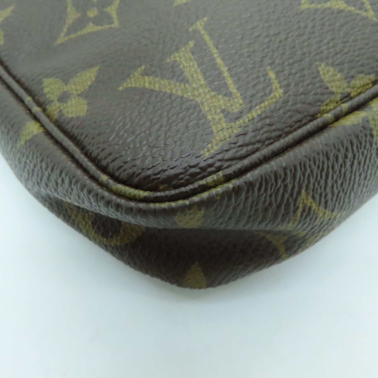 LOUIS VUITTON Monogram Pochette Accessories金扣手挽袋啡色