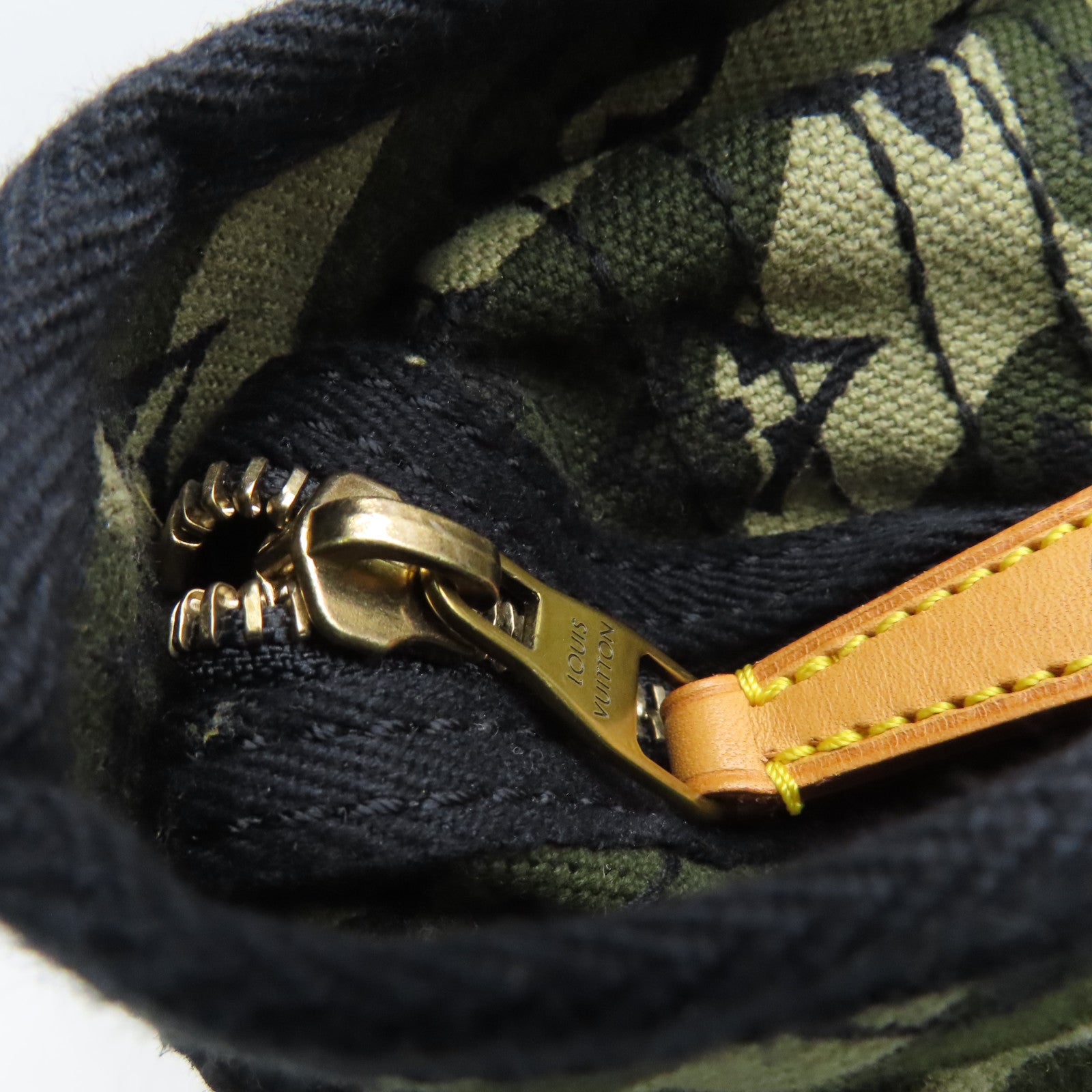 LOUIS VUITTON Monogramouflage Tray金扣肩背袋綠色/米色